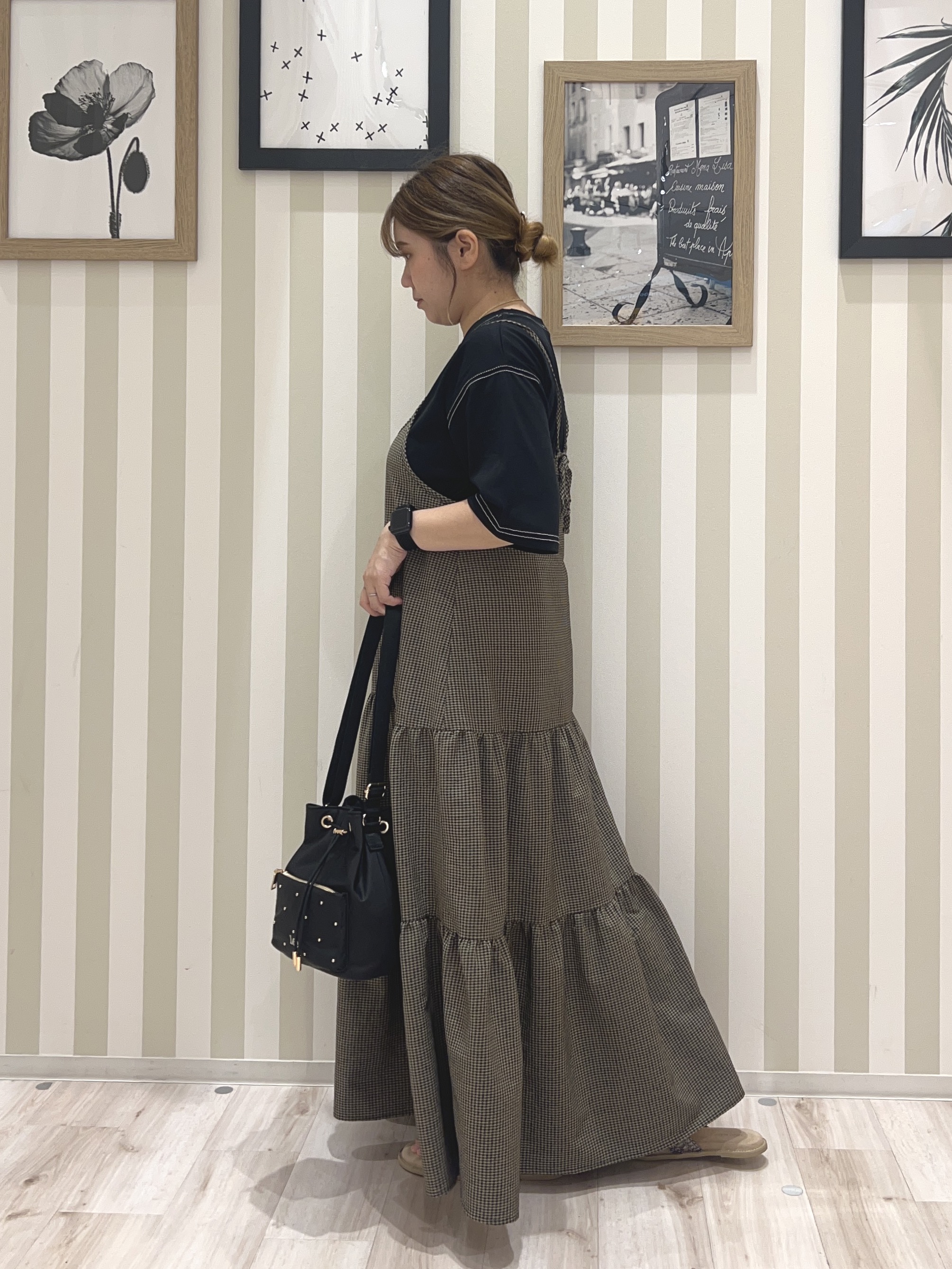 mさんの「SHOO･LA･RUE｜【S-LL/洗濯機可】ほんのり甘いチェック柄 ティアードキャミワンピース」を使ったコーディネート