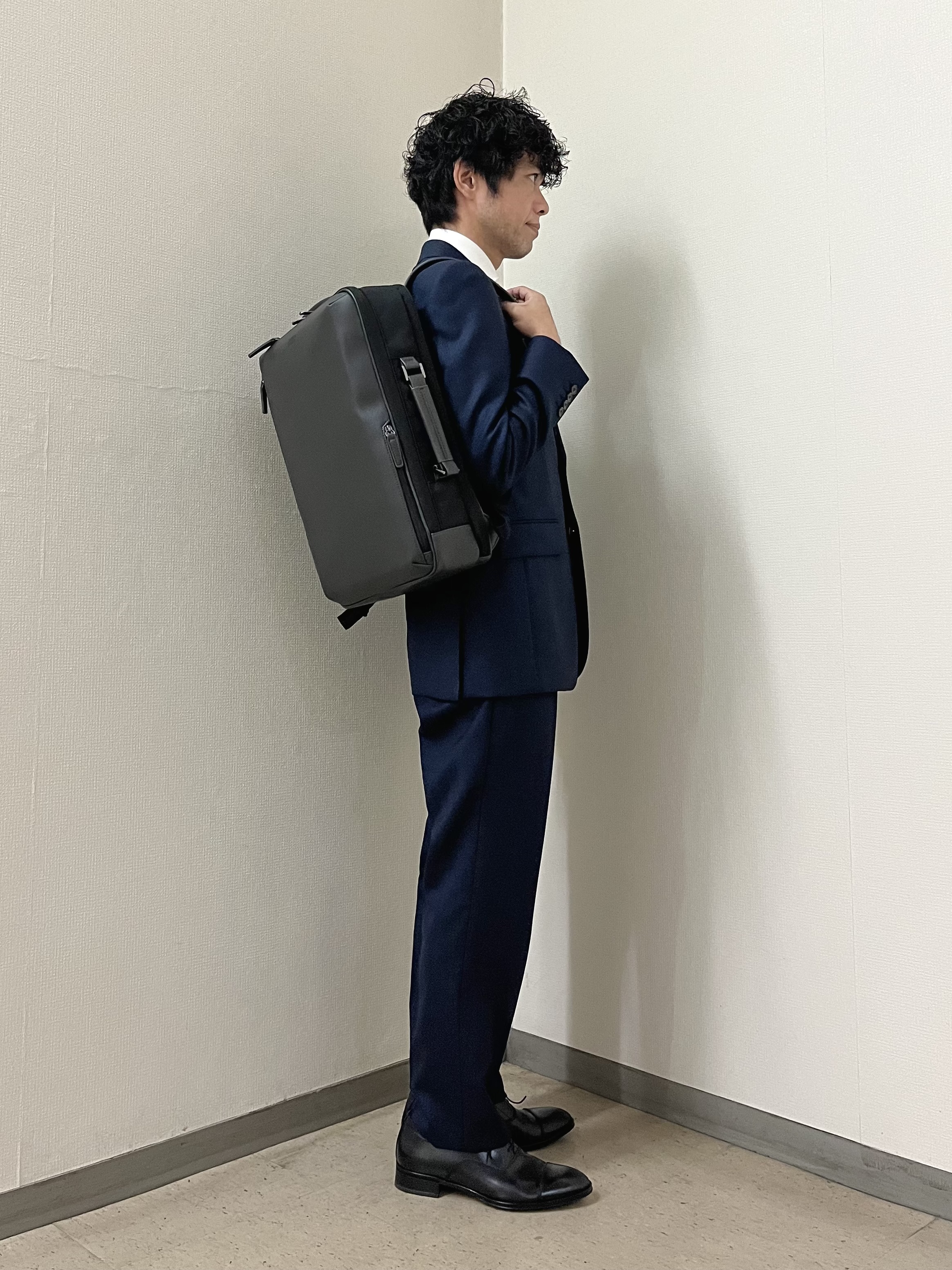 URAさんの「TAKEO KIKUCHI｜シャイニーシャークピンヘッド スーツ/3ピース対応可」を使ったコーディネート