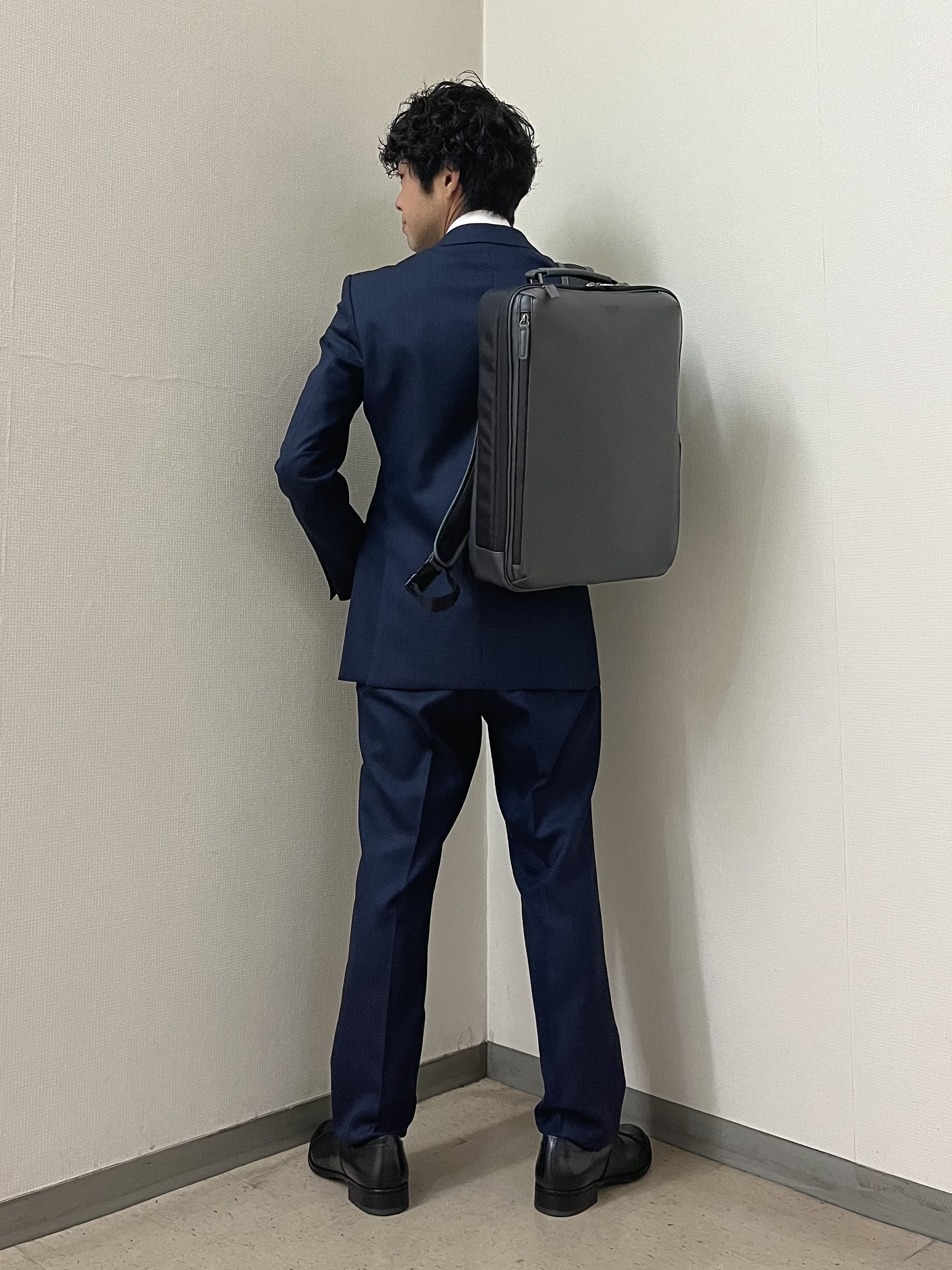 URAさんの「TAKEO KIKUCHI｜シャイニーシャークピンヘッド スーツ/3ピース対応可」を使ったコーディネート