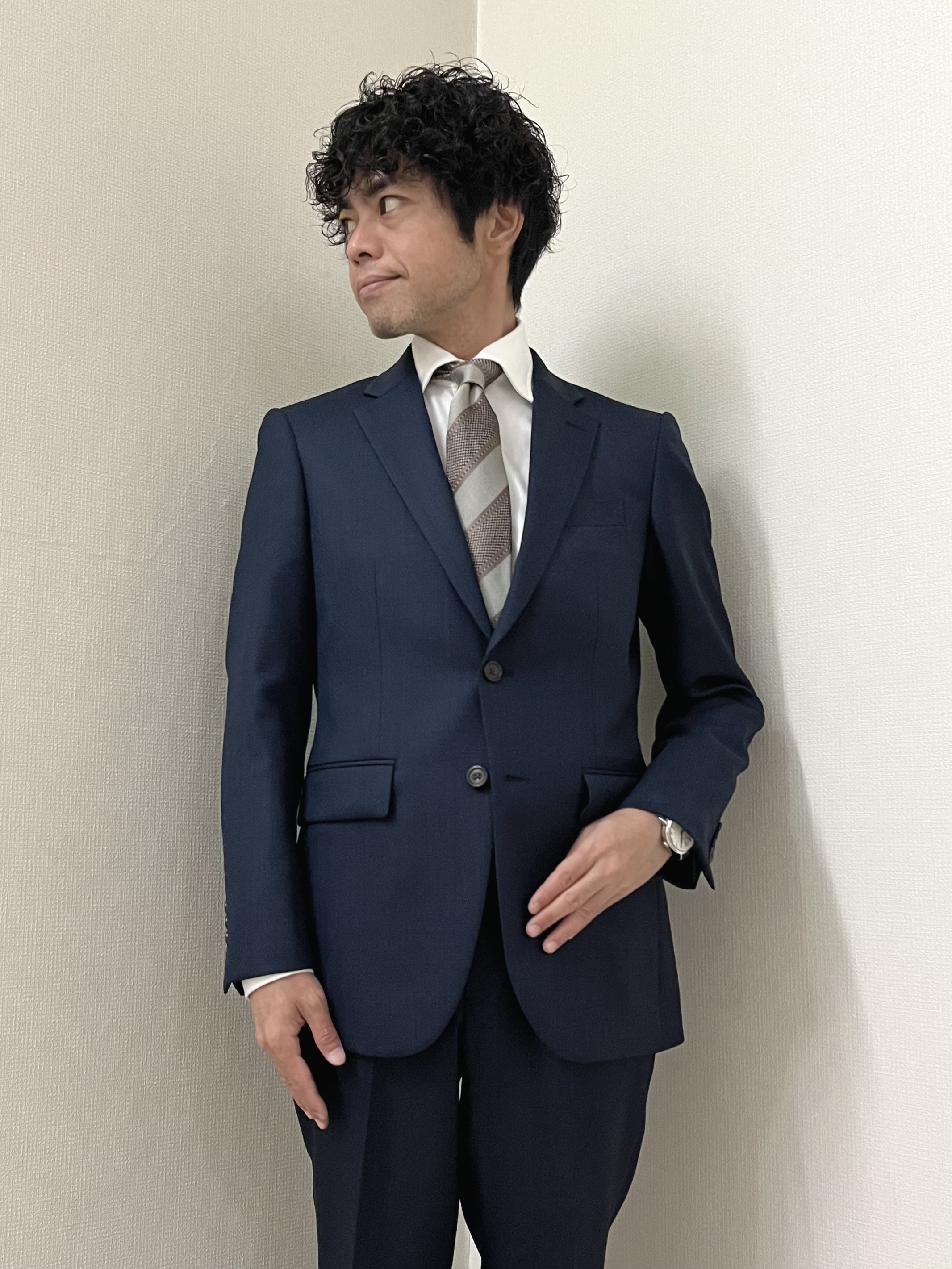 URAさんの「TAKEO KIKUCHI｜シャイニーシャークピンヘッド スーツ/3ピース対応可」を使ったコーディネート