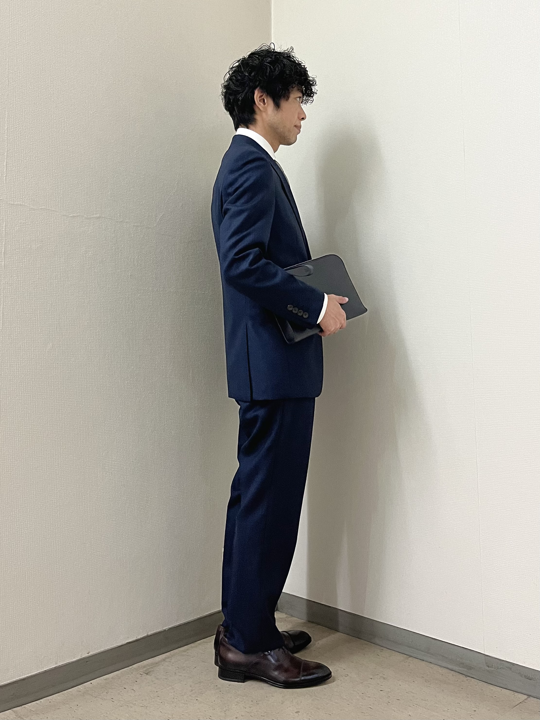 URAさんの「TAKEO KIKUCHI｜シャイニーシャークピンヘッド スーツ/3ピース対応可」を使ったコーディネート