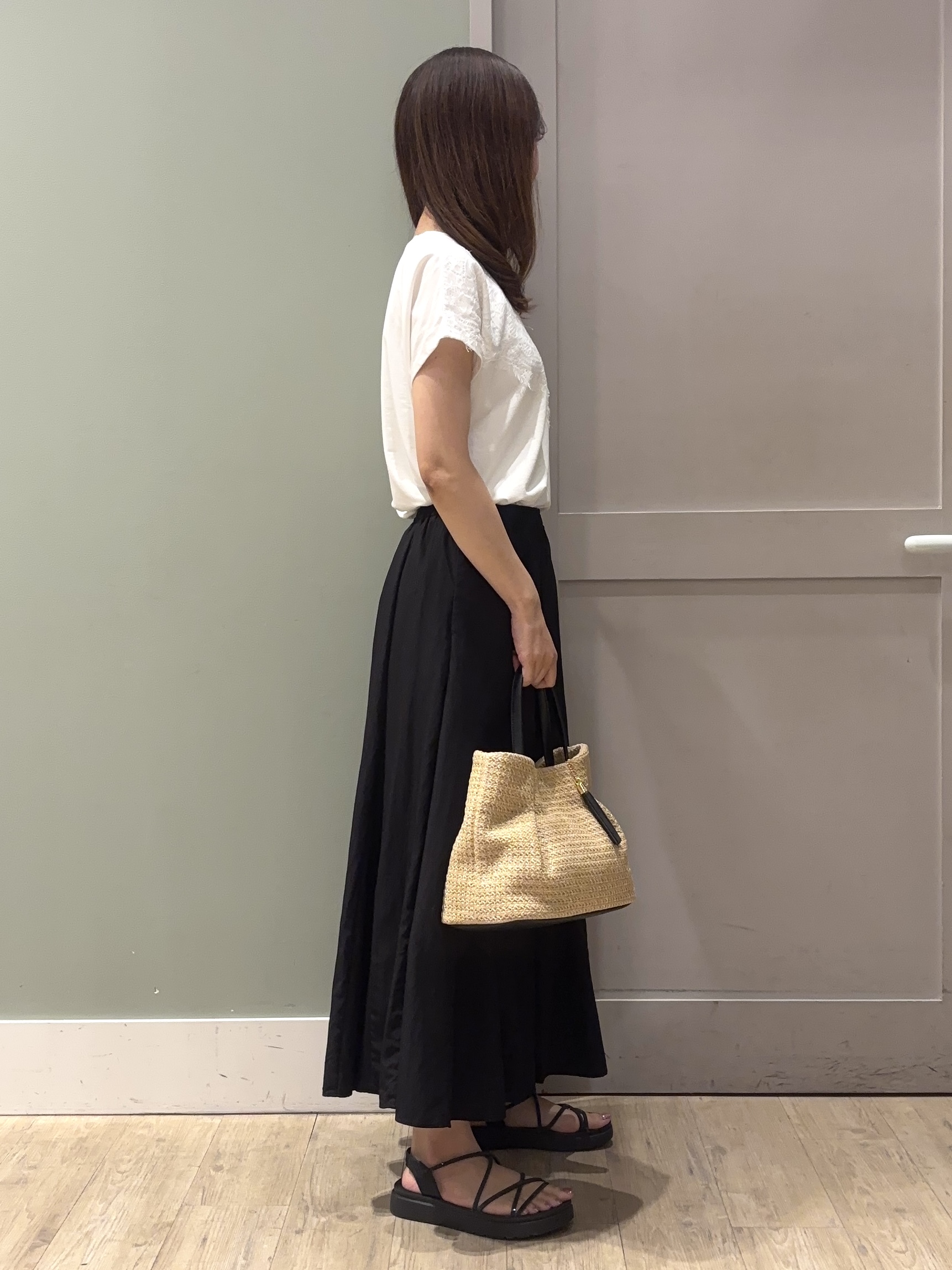 しばみさんの「grove｜【持続冷感/SET UP可】ひんやりポンチシリーズ／フロントレースドルマンカットソー」を使ったコーディネート