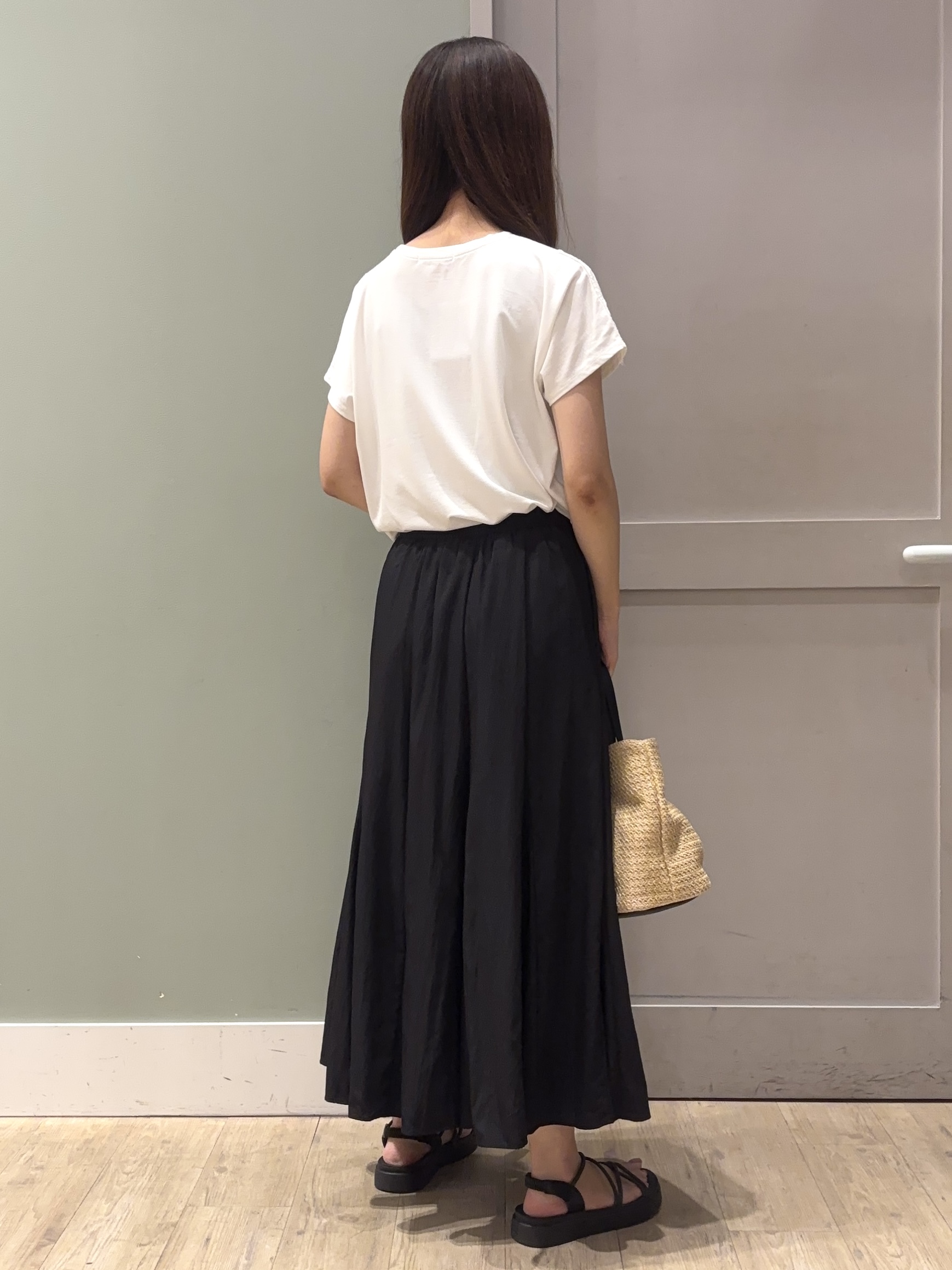 しばみさんの「grove｜【持続冷感/SET UP可】ひんやりポンチシリーズ／フロントレースドルマンカットソー」を使ったコーディネート