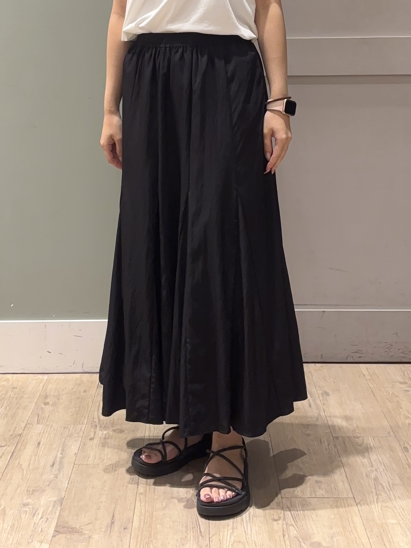 しばみさんの「grove｜【持続冷感/SET UP可】ひんやりポンチシリーズ／フロントレースドルマンカットソー」を使ったコーディネート