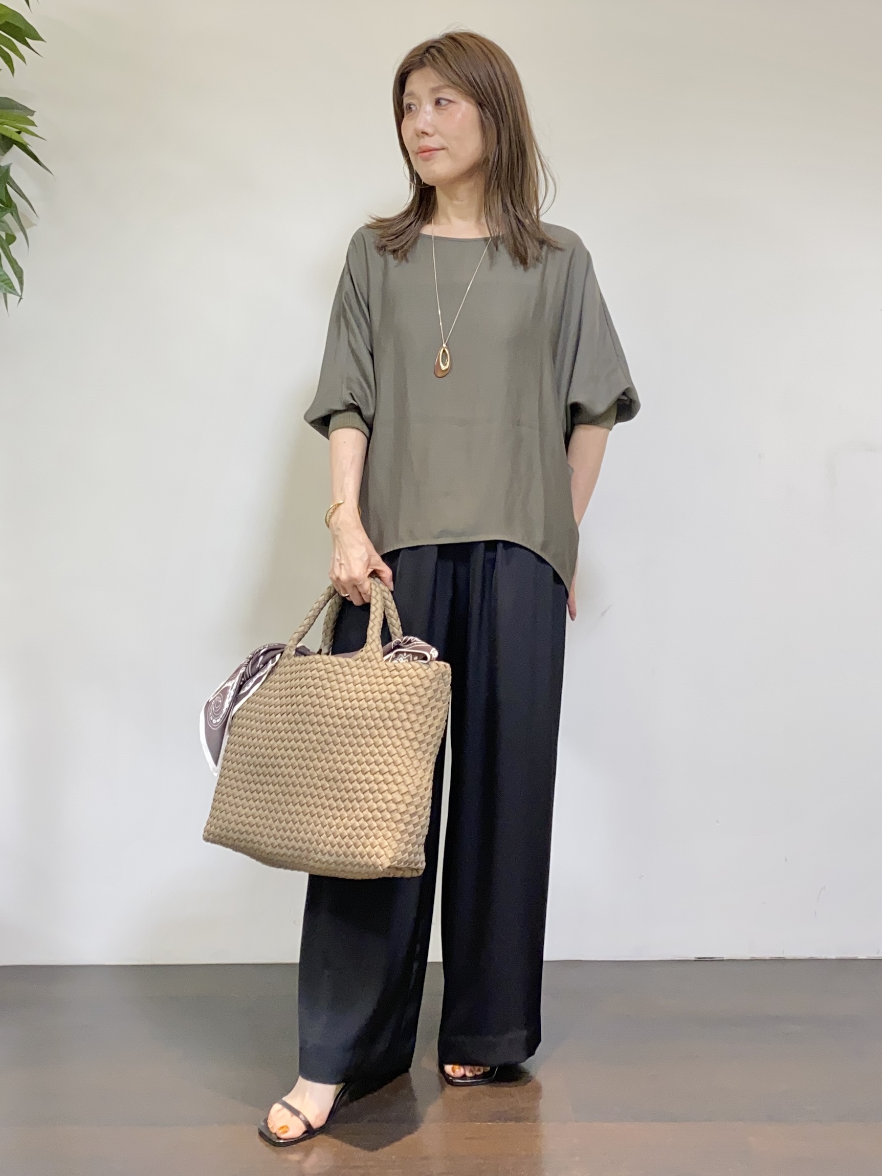 tomoさんの「UNTITLED｜【洗える/ゆったり】リッチジョーゼットブラウス」を使ったコーディネート