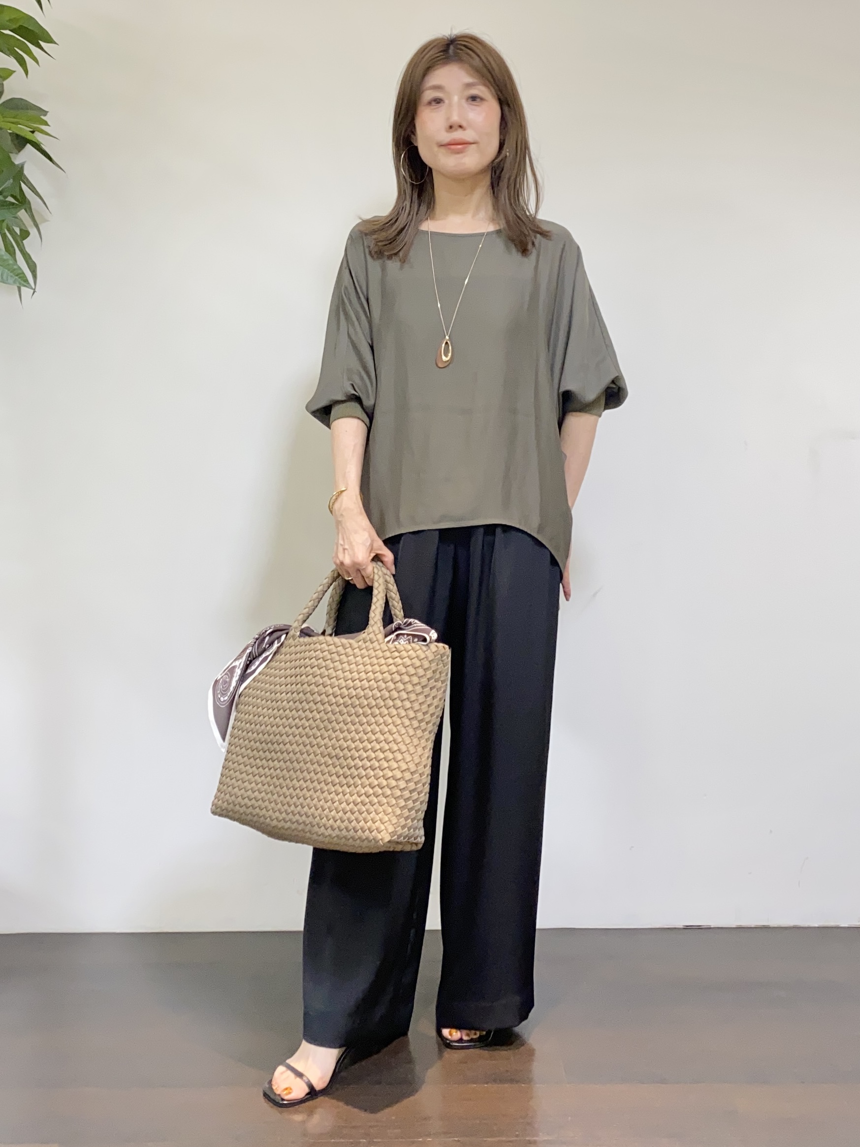 tomoさんの「UNTITLED｜【洗える/ゆったり】リッチジョーゼットブラウス」を使ったコーディネート