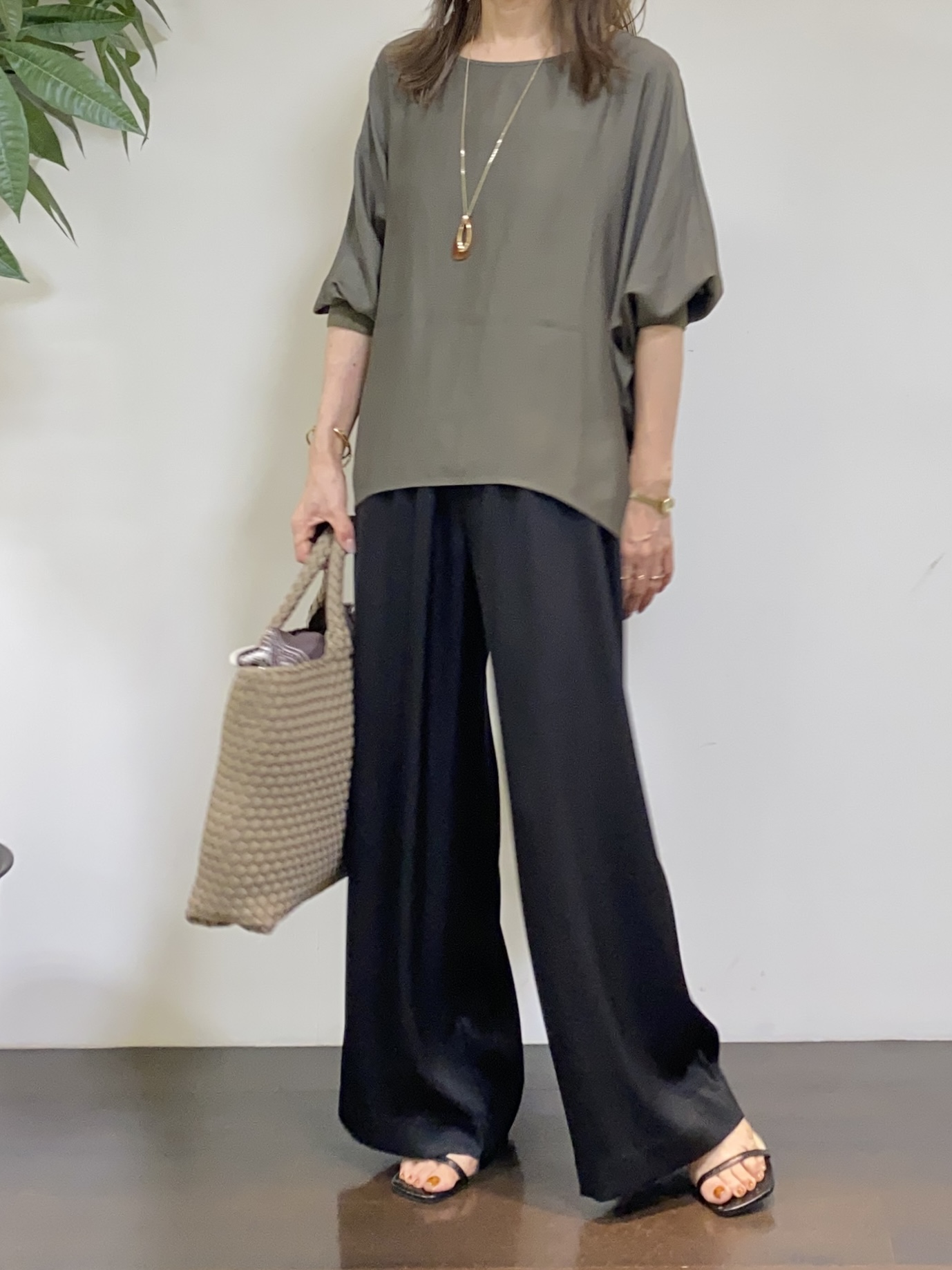 tomoさんの「UNTITLED｜【洗える/ゆったり】リッチジョーゼットブラウス」を使ったコーディネート