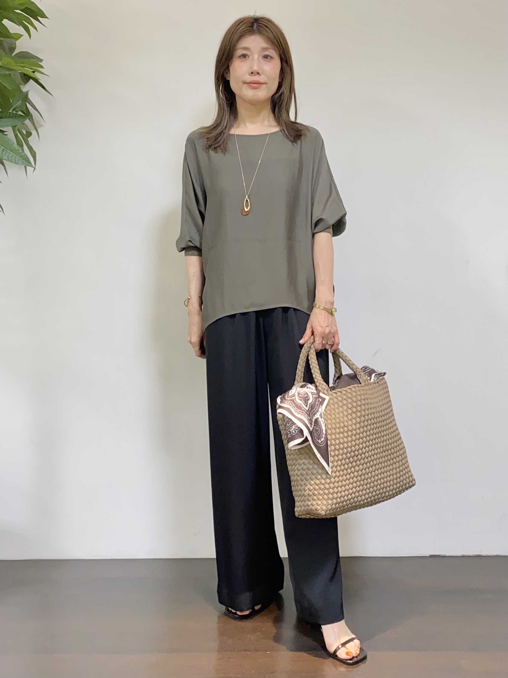 tomoさんの「UNTITLED｜【洗える/ゆったり】リッチジョーゼットブラウス」を使ったコーディネート