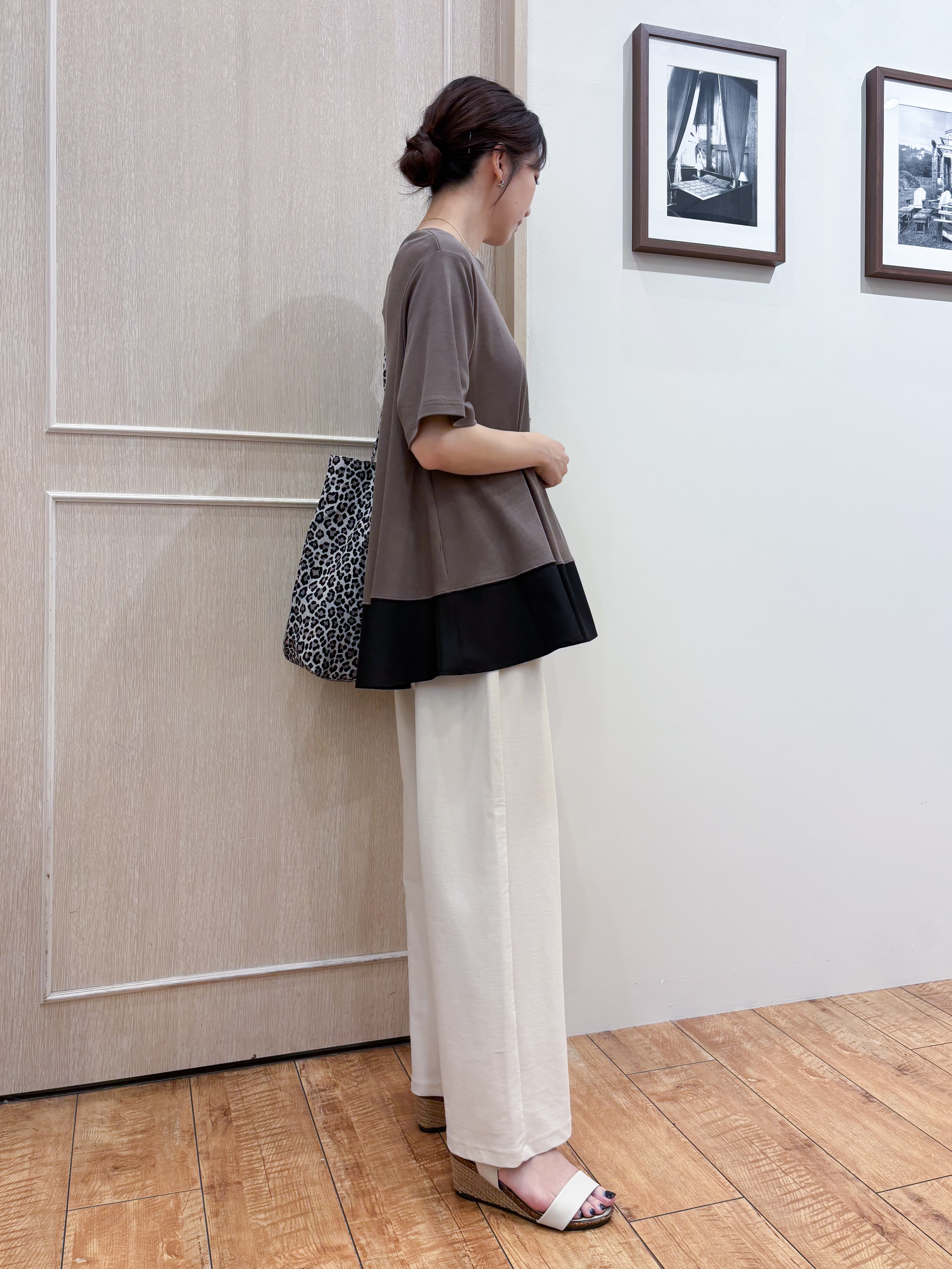 なみさんの「SHOO･LA･RUE｜【ひんやり/UV/抗菌防臭】体型カバーも叶う 裾切り替えAライントップス」を使ったコーディネート