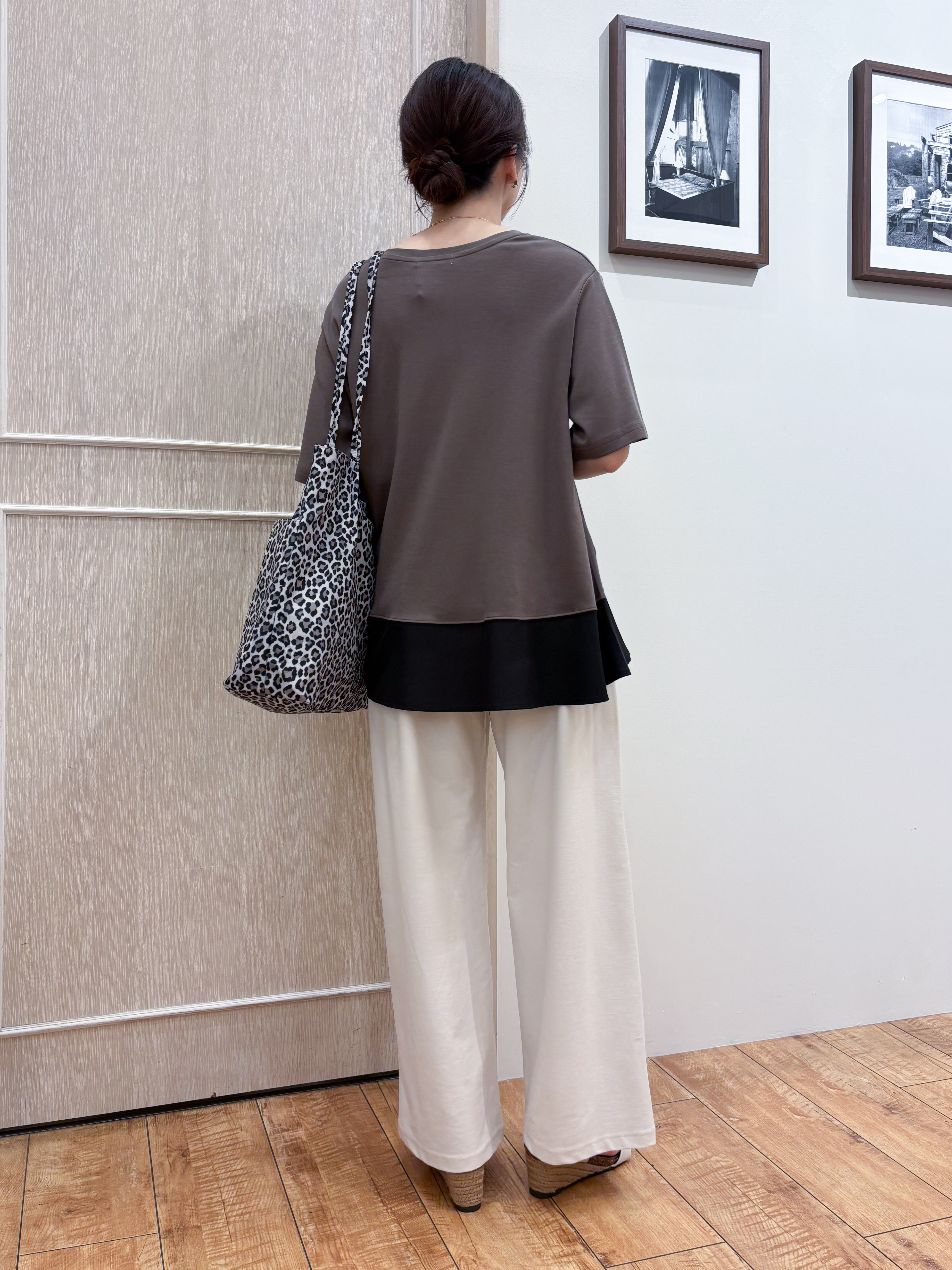 なみさんの「SHOO･LA･RUE｜【ひんやり/UV/抗菌防臭】体型カバーも叶う 裾切り替えAライントップス」を使ったコーディネート