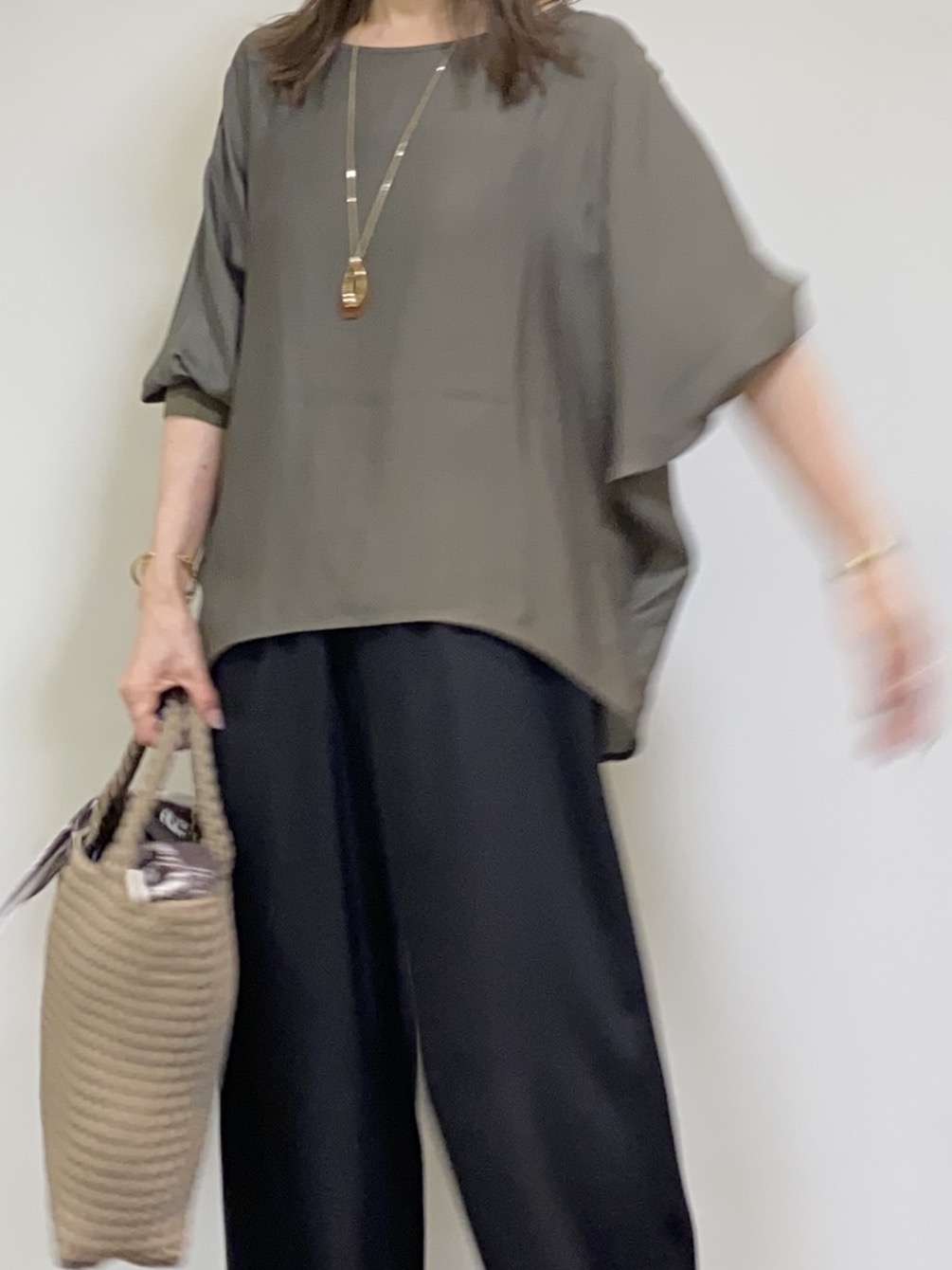 tomoさんの「UNTITLED｜【洗える/ゆったり】リッチジョーゼットブラウス」を使ったコーディネート