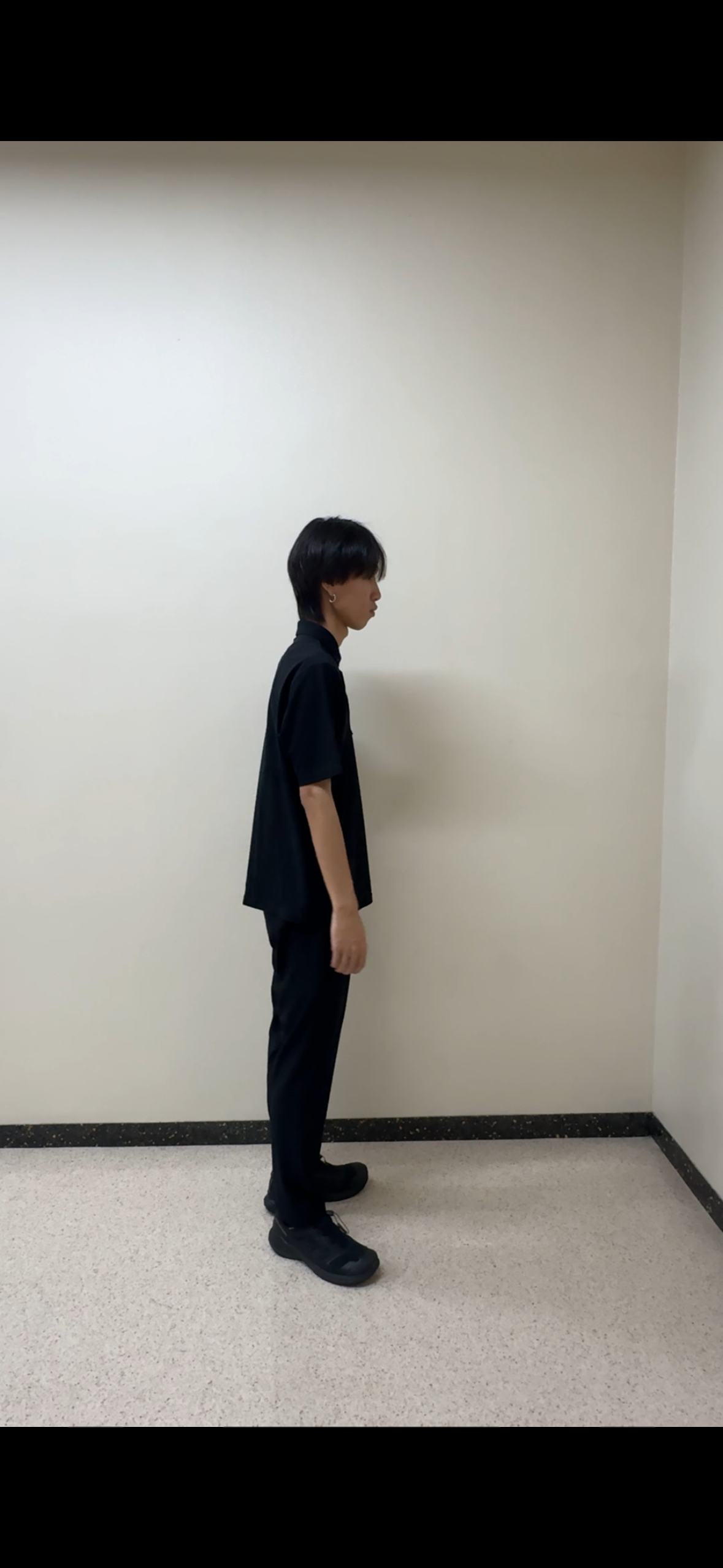 平畑慶さんの「TAKEO KIKUCHI｜AIRTOOL イージーパンツ」を使ったコーディネート
