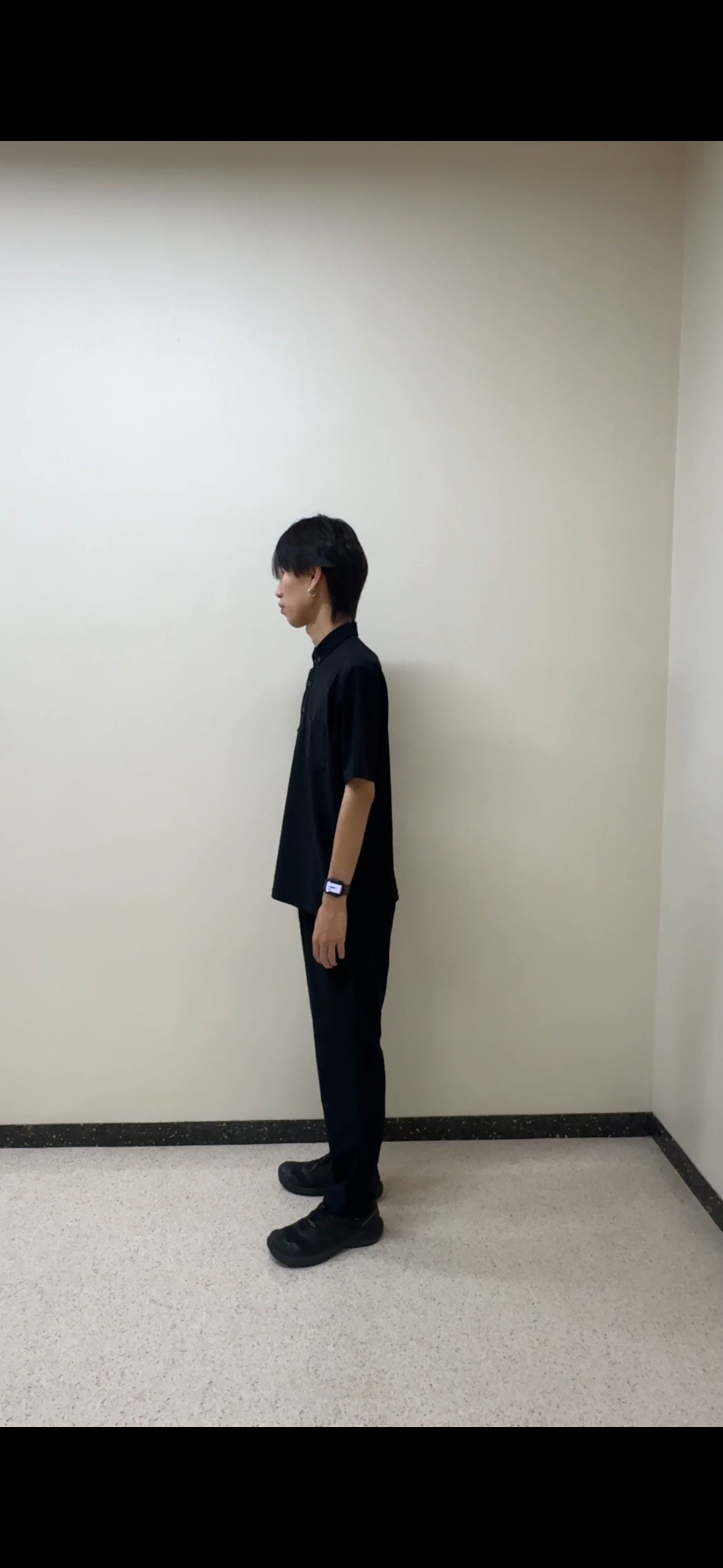 平畑慶さんの「TAKEO KIKUCHI｜AIRTOOL イージーパンツ」を使ったコーディネート