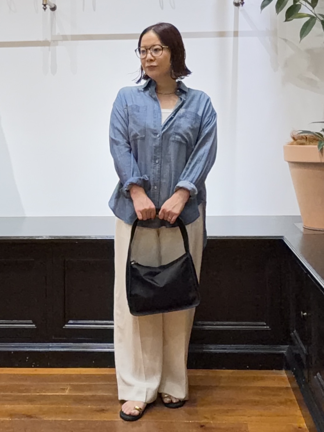 Asamiさんの「【涼しく着映え】シアーデニムシャツ」を使ったコーディネート