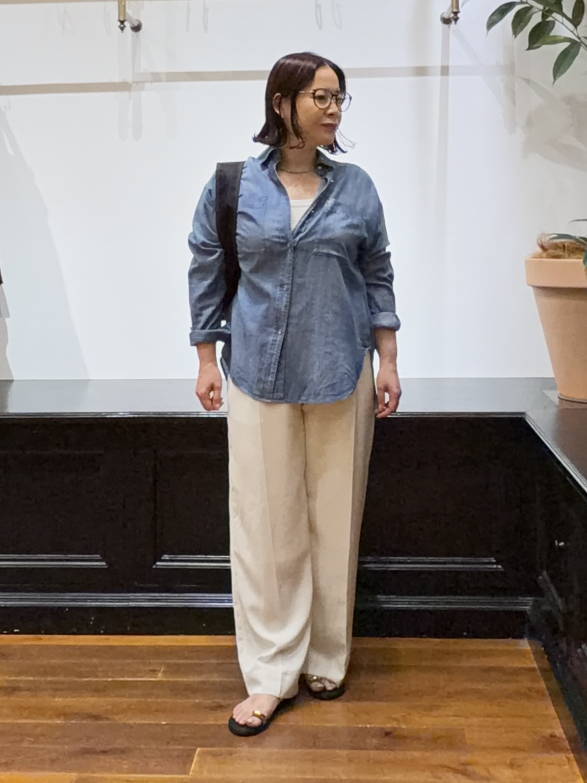 Asamiさんの「【涼しく着映え】シアーデニムシャツ」を使ったコーディネート