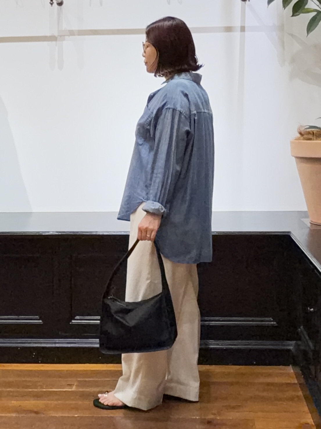 Asamiさんの「【涼しく着映え】シアーデニムシャツ」を使ったコーディネート