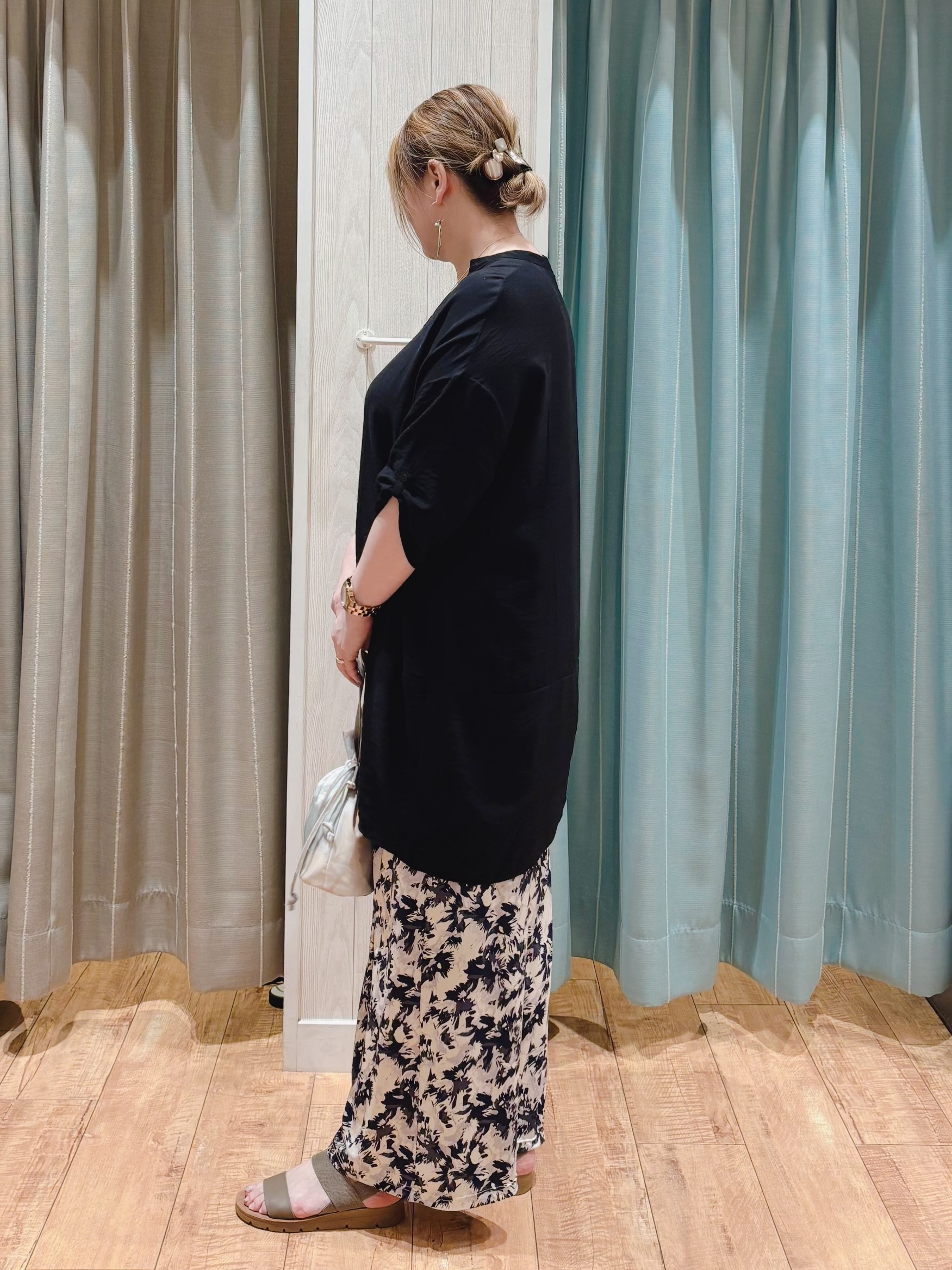 HANAさんの「SHOO･LA･RUE｜【ひんやり/S-LL/洗濯機可】体型カバーにも ゆるっとリラックスチュニック」を使ったコーディネート