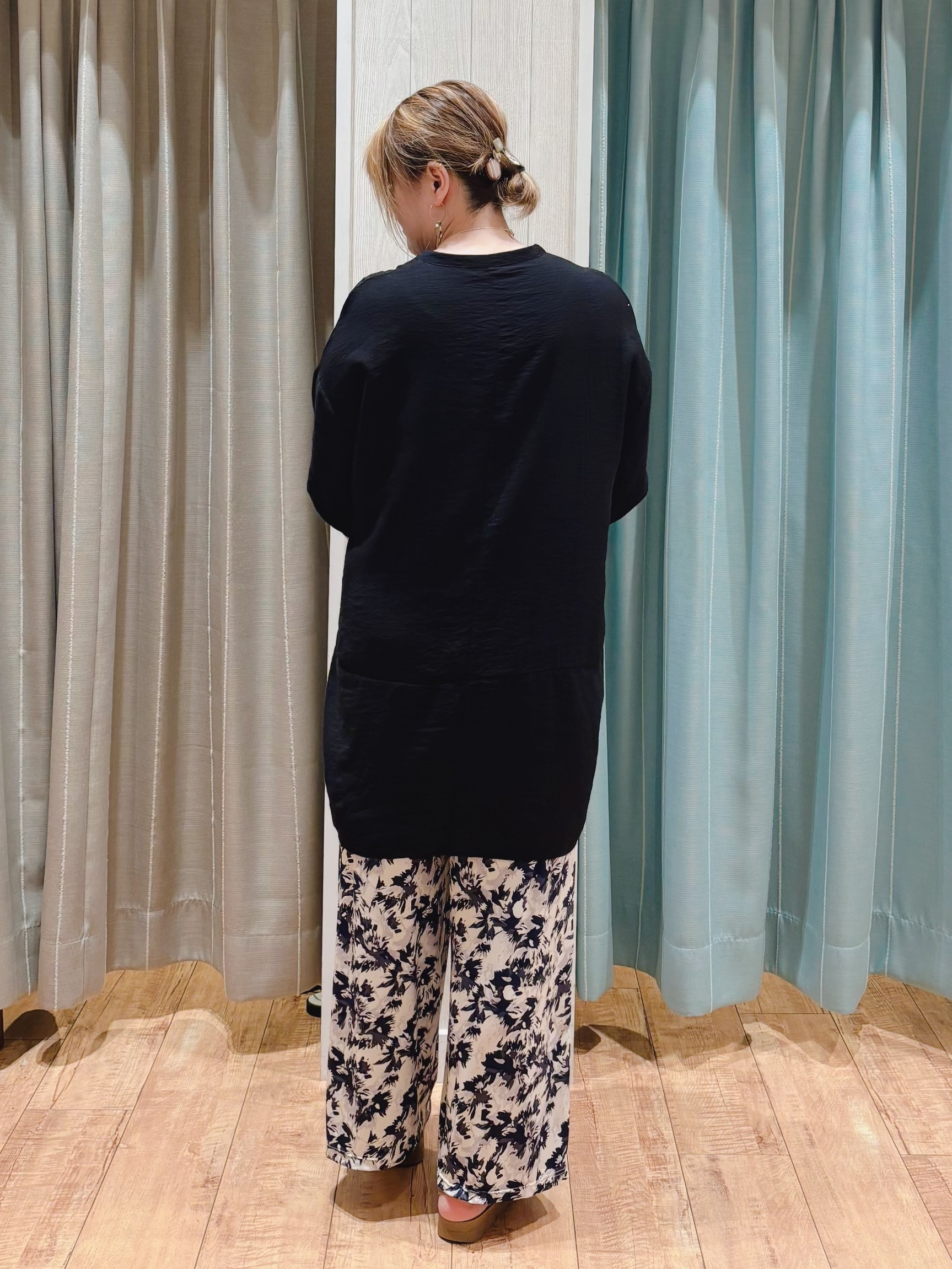 HANAさんの「SHOO･LA･RUE｜【ひんやり/S-LL/洗濯機可】体型カバーにも ゆるっとリラックスチュニック」を使ったコーディネート