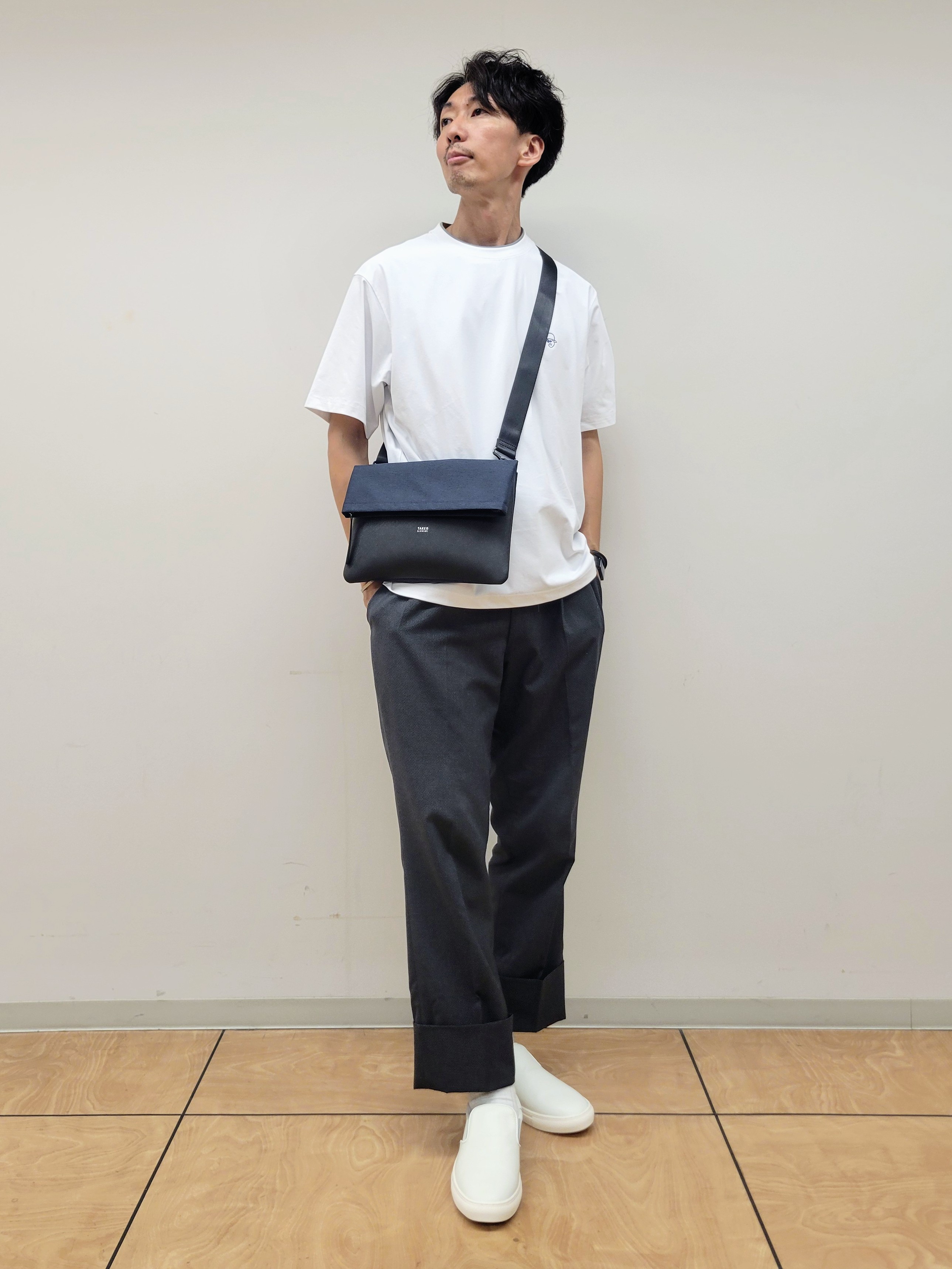 piroyaさんの「TAKEO KIKUCHI｜【汗染み軽減】フェイクレイヤー ワンポイント プルオーバー」を使ったコーディネート
