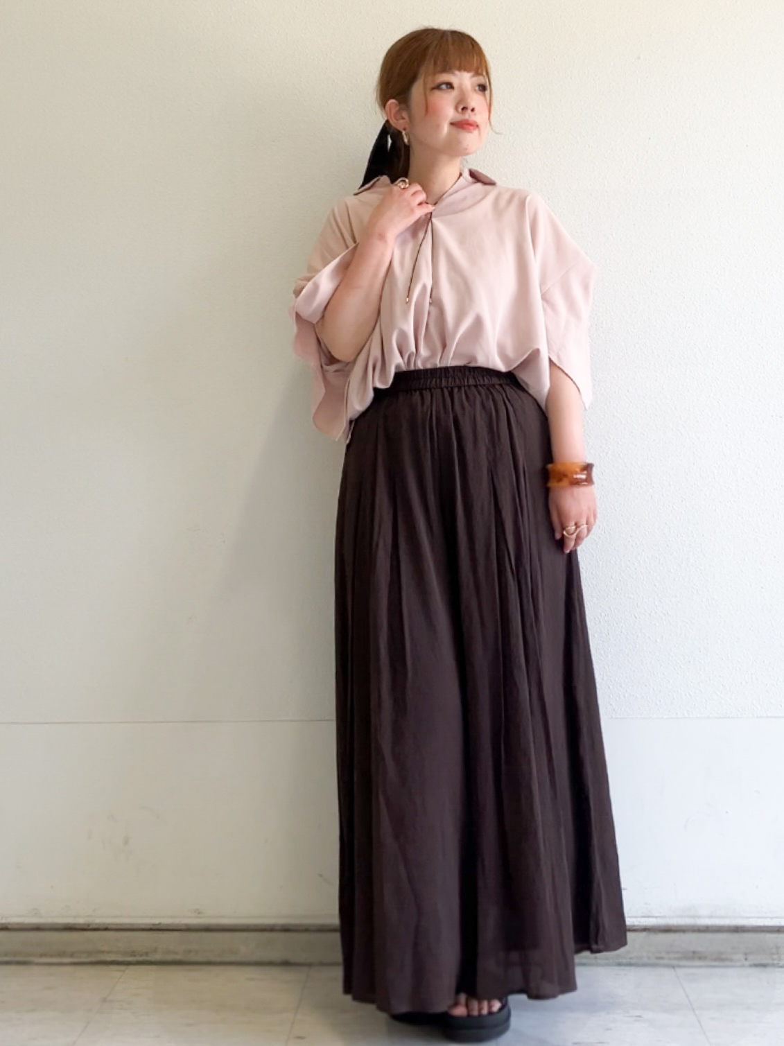 MIPPOさんの「index｜【UV／接触冷感／吸水速乾／】タックスリーブスキッパーブラウス《洗濯機OK》」を使ったコーディネート