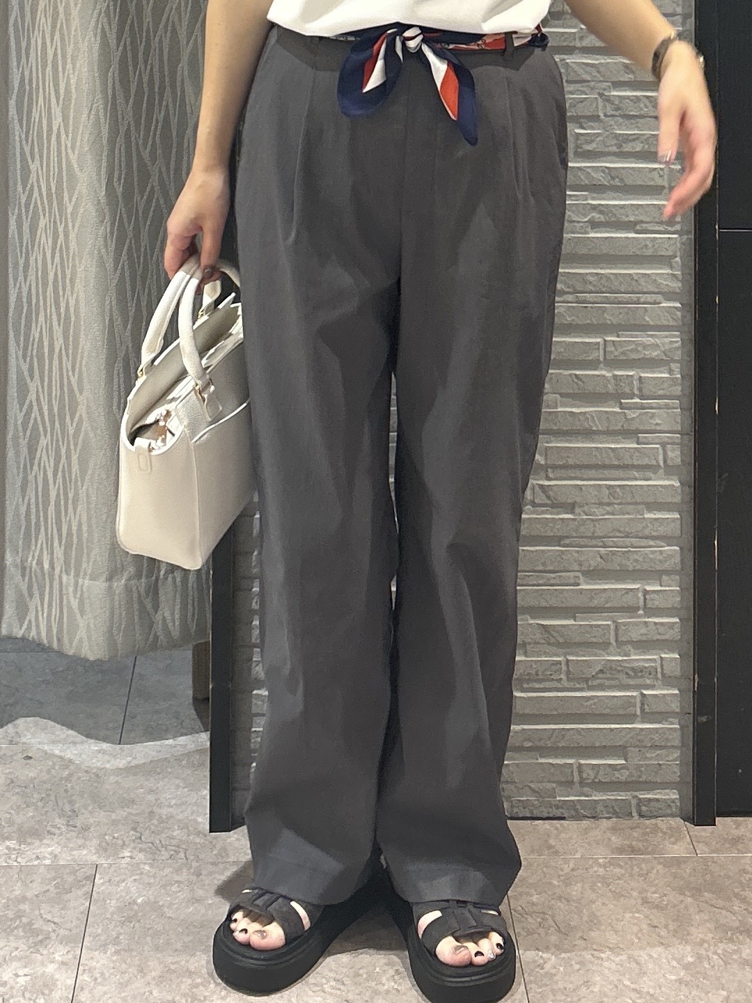 ga_riさんの「THE SHOP TK｜【ひんやり/汗じみ防止】ツイストアクセントトップス」を使ったコーディネート