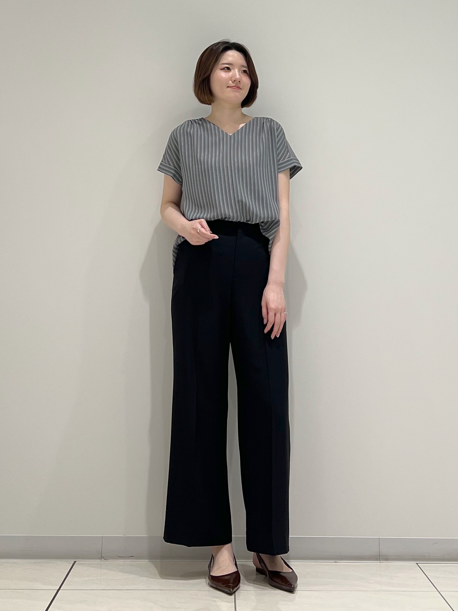 T.Kさんの「INDIVI｜【清涼感／UVケア／接触冷感】Vネックストライプブラウス」を使ったコーディネート