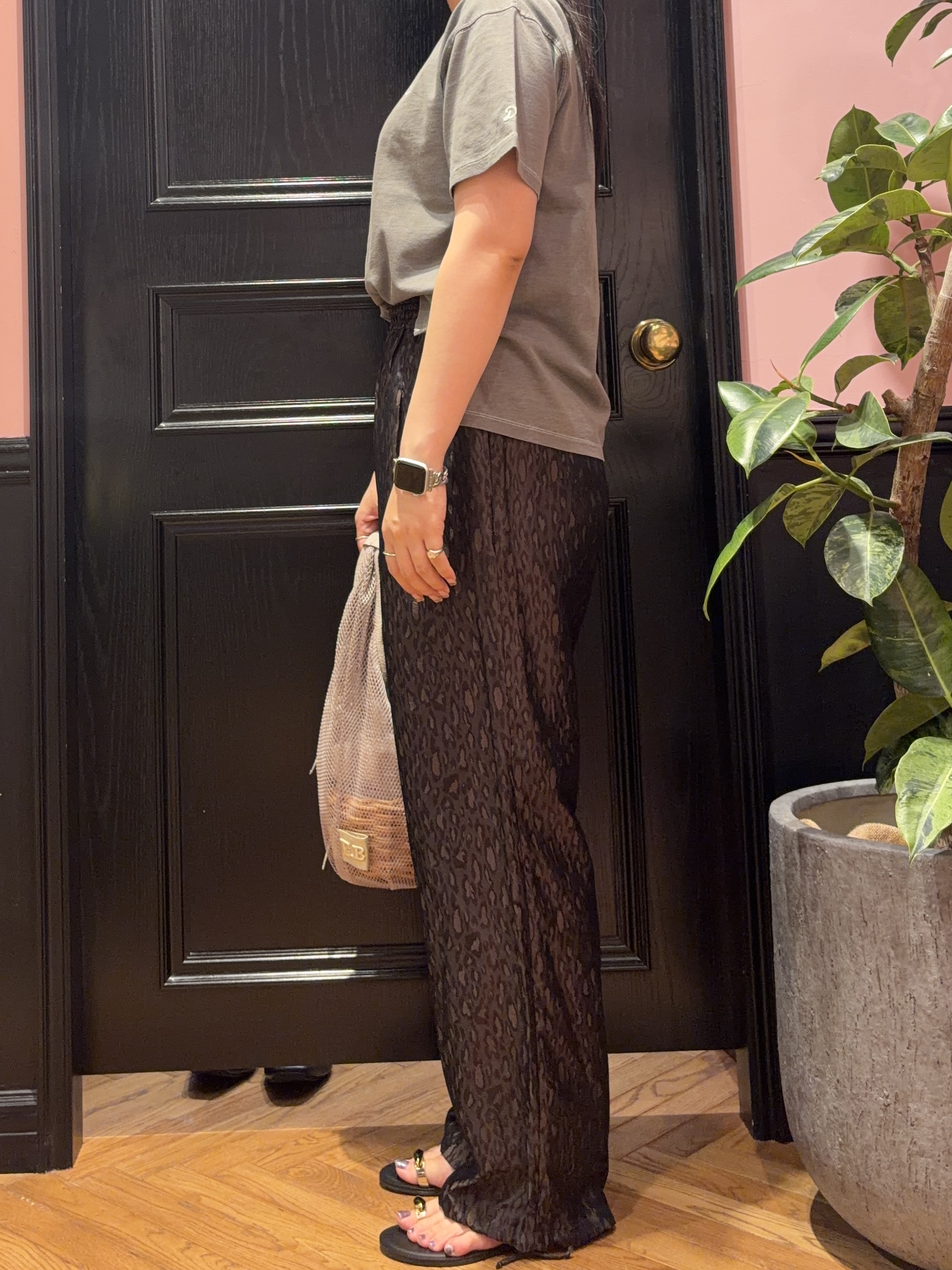SAKAIさんの「DRESSTERIOR｜インディゴ天竺ロゴTシャツ」を使ったコーディネート