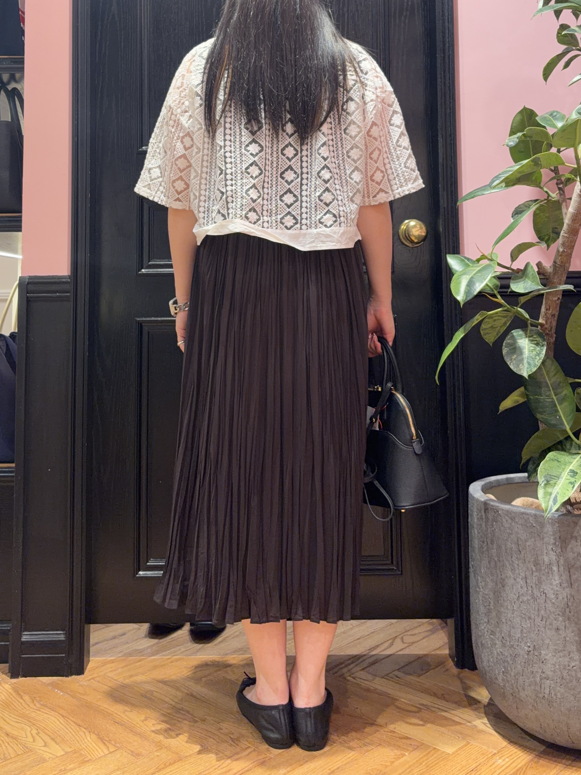 SAKAIさんの「DRESSTERIOR｜【ウォッシャブル/2WAYシルエット】ノースリーブプリーツワンピース」を使ったコーディネート