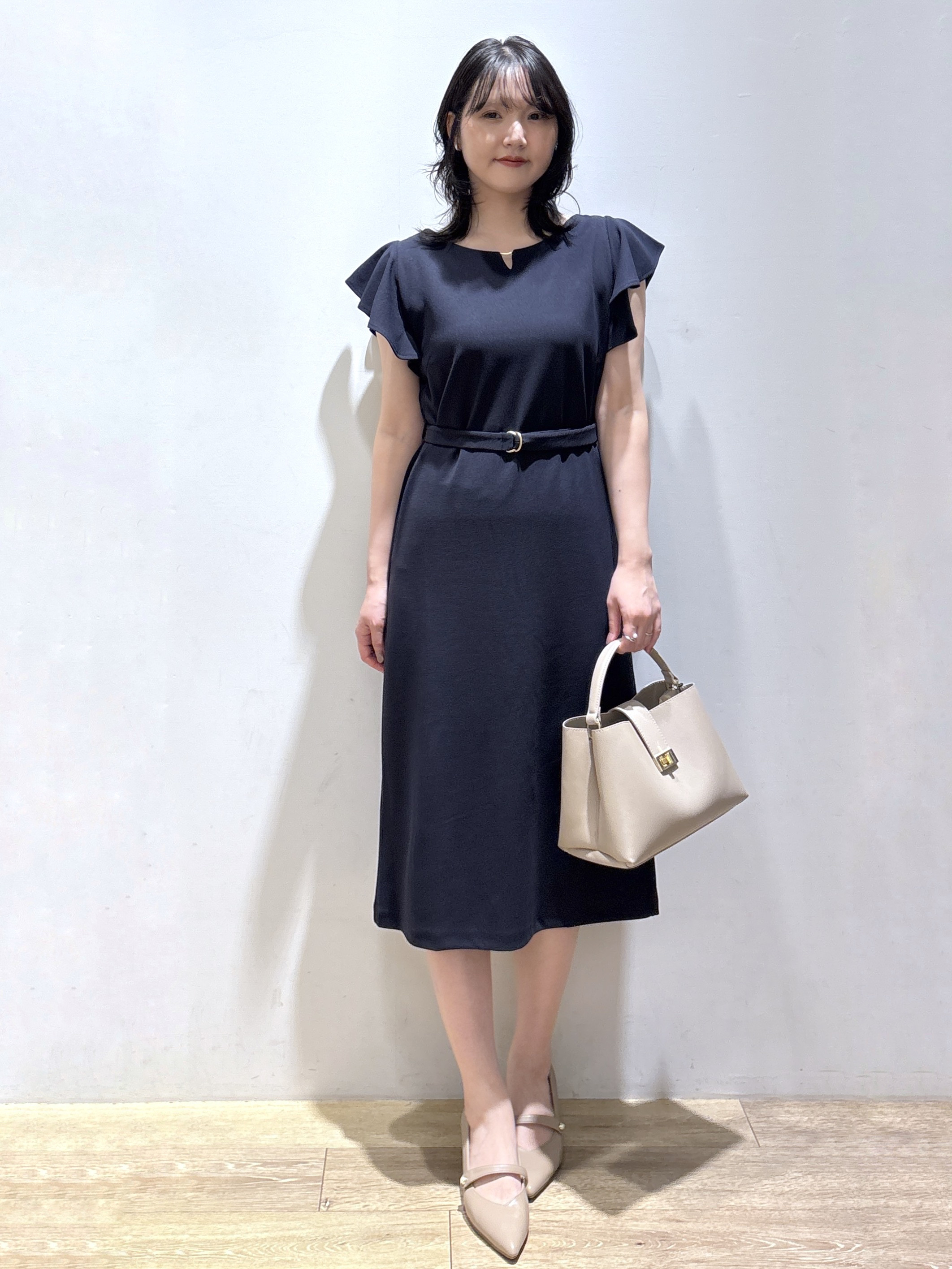 mizukiさんの「index｜【接触冷感／吸水速乾】キーネックフレアスリーブワンピース《UV／洗濯機OK／ストレッチ》」を使ったコーディネート