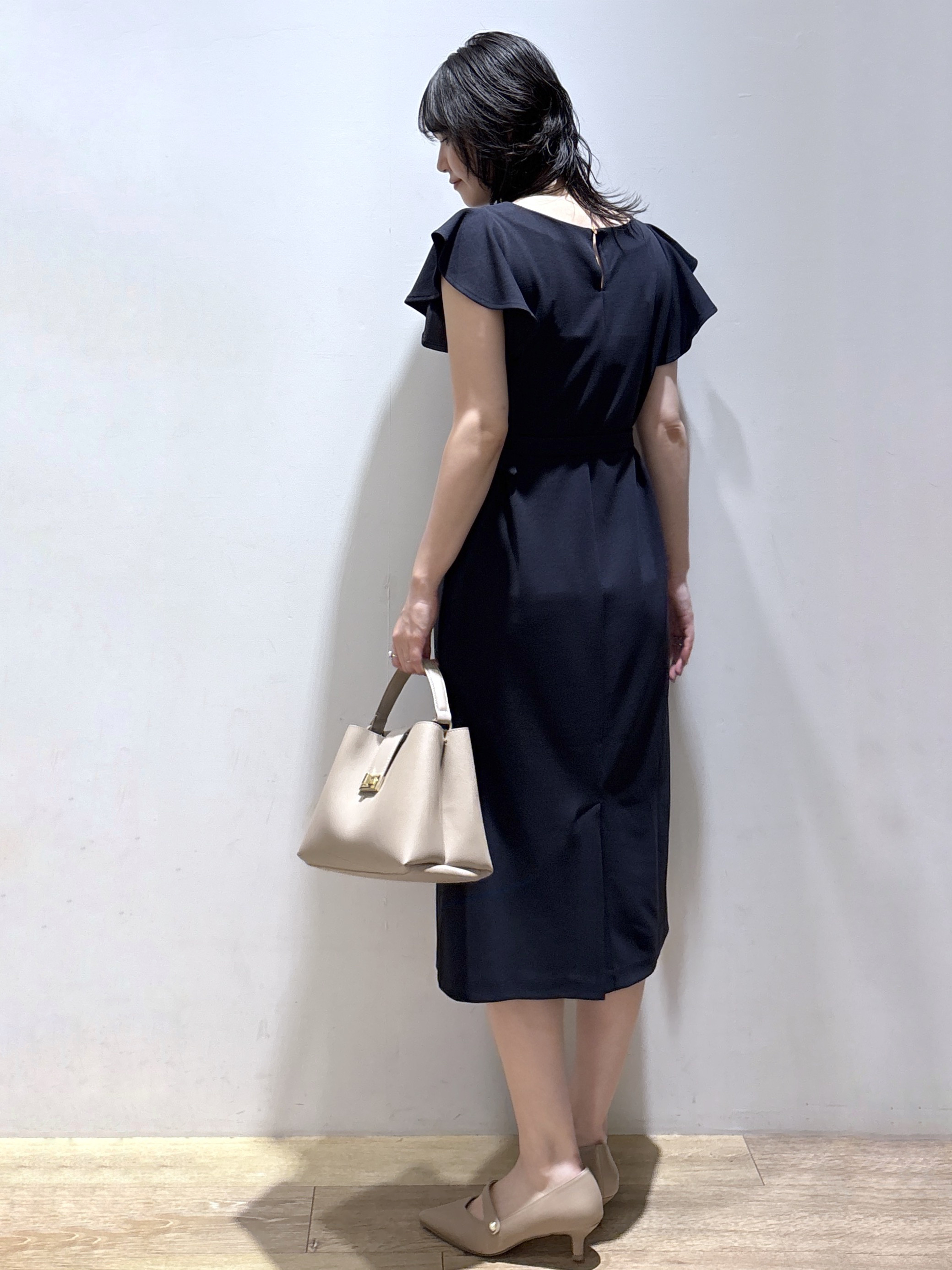 mizukiさんの「index｜【接触冷感／吸水速乾】キーネックフレアスリーブワンピース《UV／洗濯機OK／ストレッチ》」を使ったコーディネート
