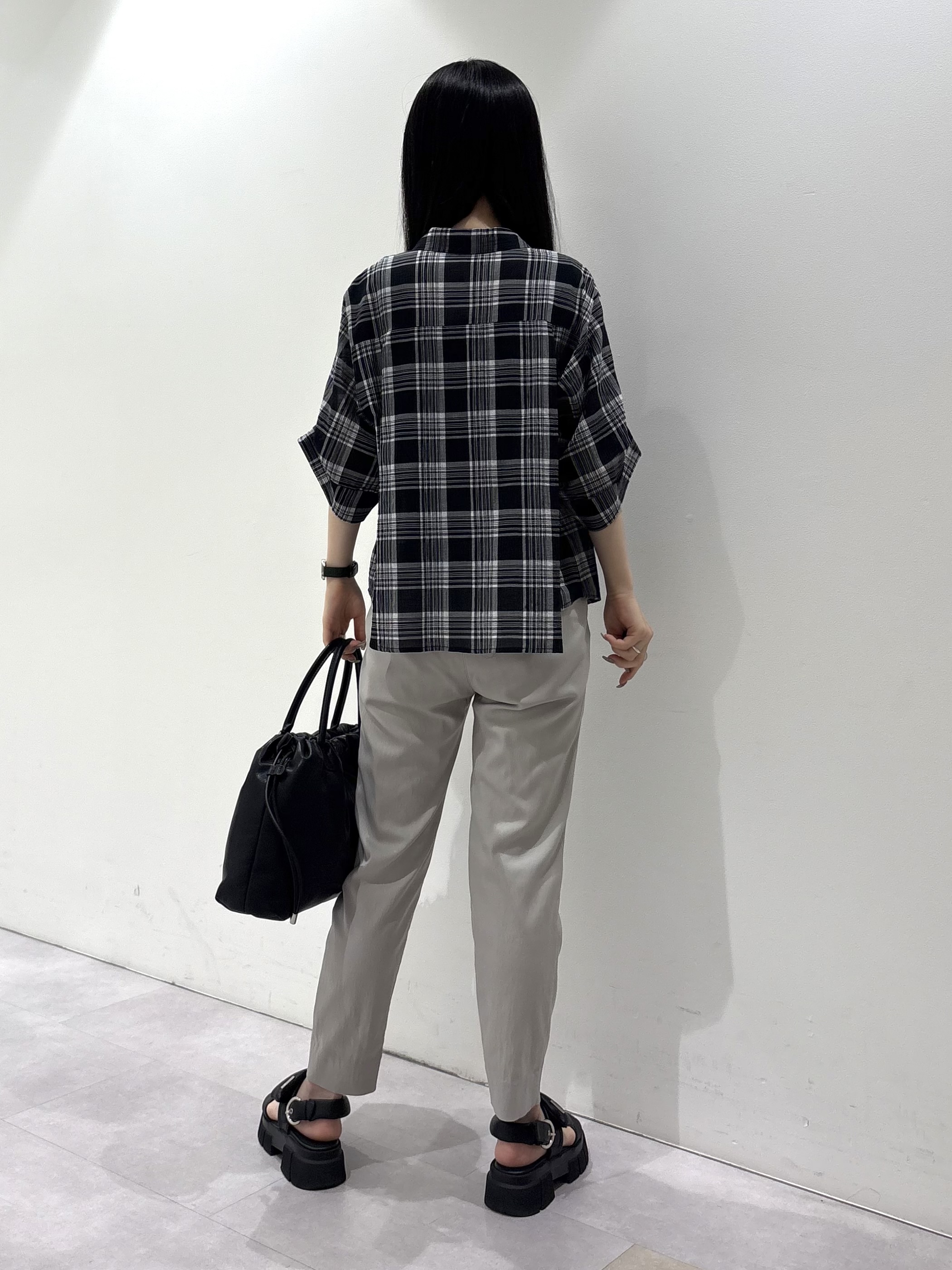 KEIKOさんの「INDIVI｜【透け感／2WAY】袖アレンジ チェックシャツ」を使ったコーディネート