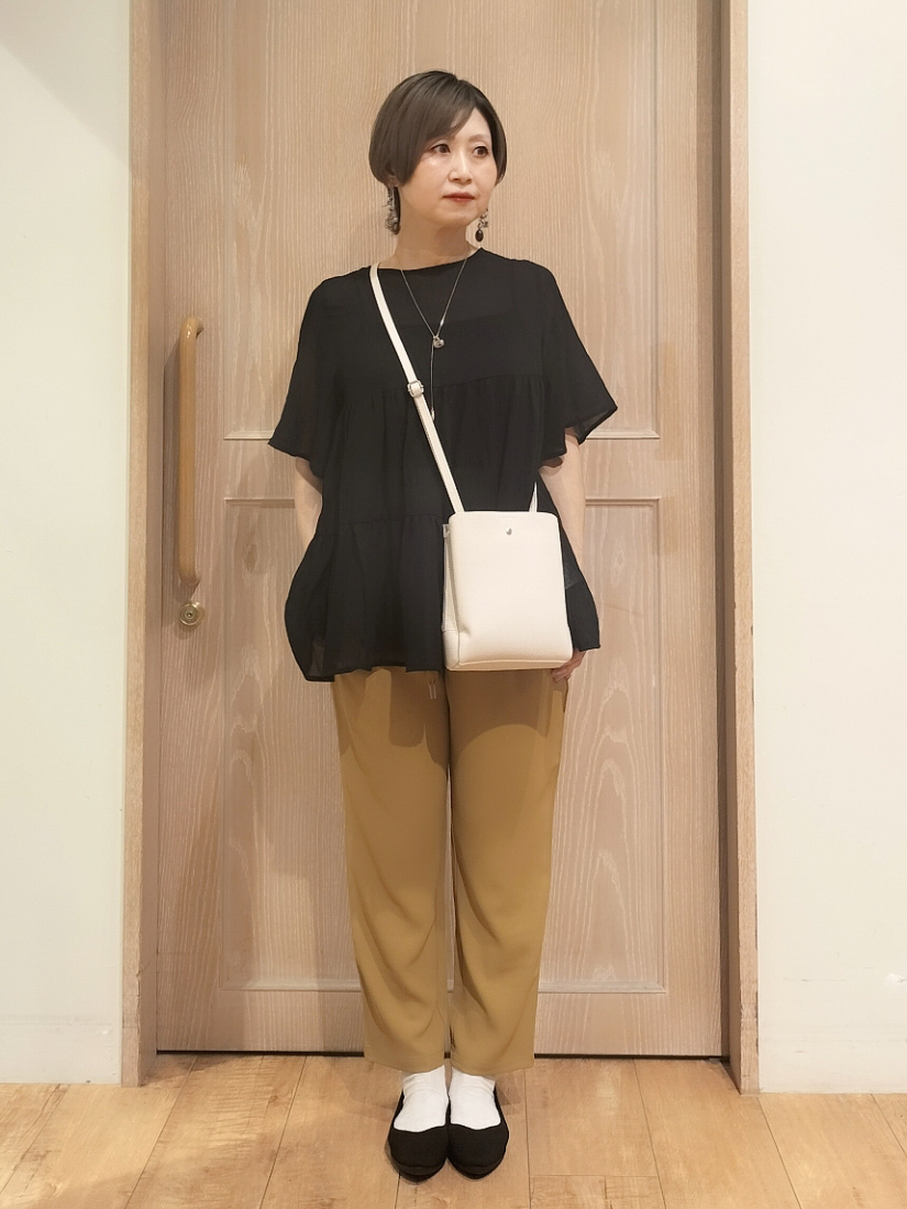 YUKIさんの「SHOO･LA･RUE｜ワッシャーティアードブラウス」を使ったコーディネート