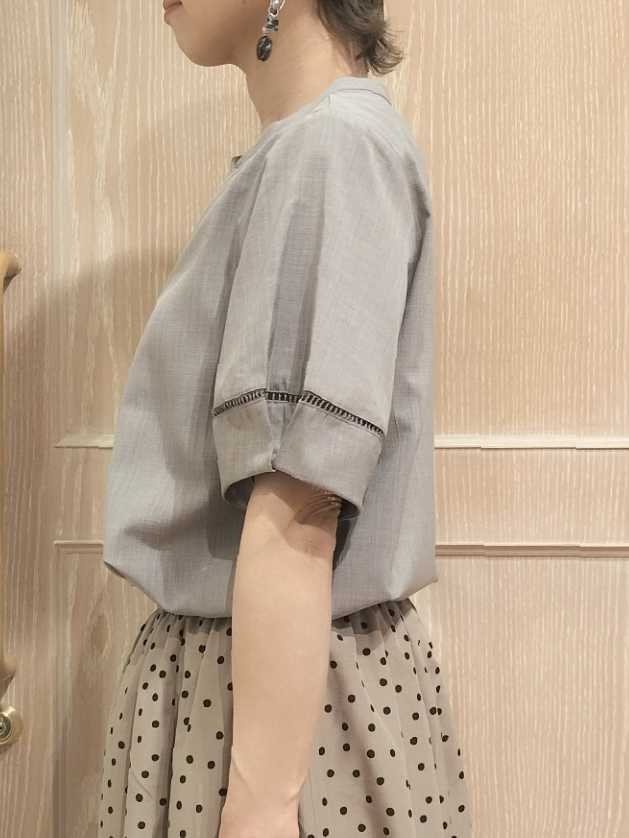YUKIさんの「SHOO･LA･RUE｜【洗濯後しわになりにくい／インせずきまる】麻調ハシゴレーススキッパーブラウス」を使ったコーディネート