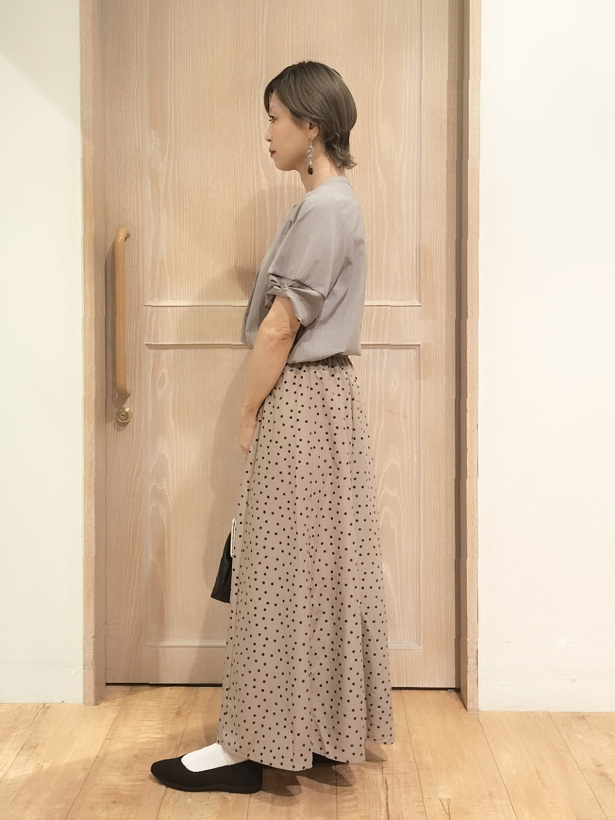 YUKIさんの「SHOO･LA･RUE｜【洗濯後しわになりにくい／インせずきまる】麻調ハシゴレーススキッパーブラウス」を使ったコーディネート