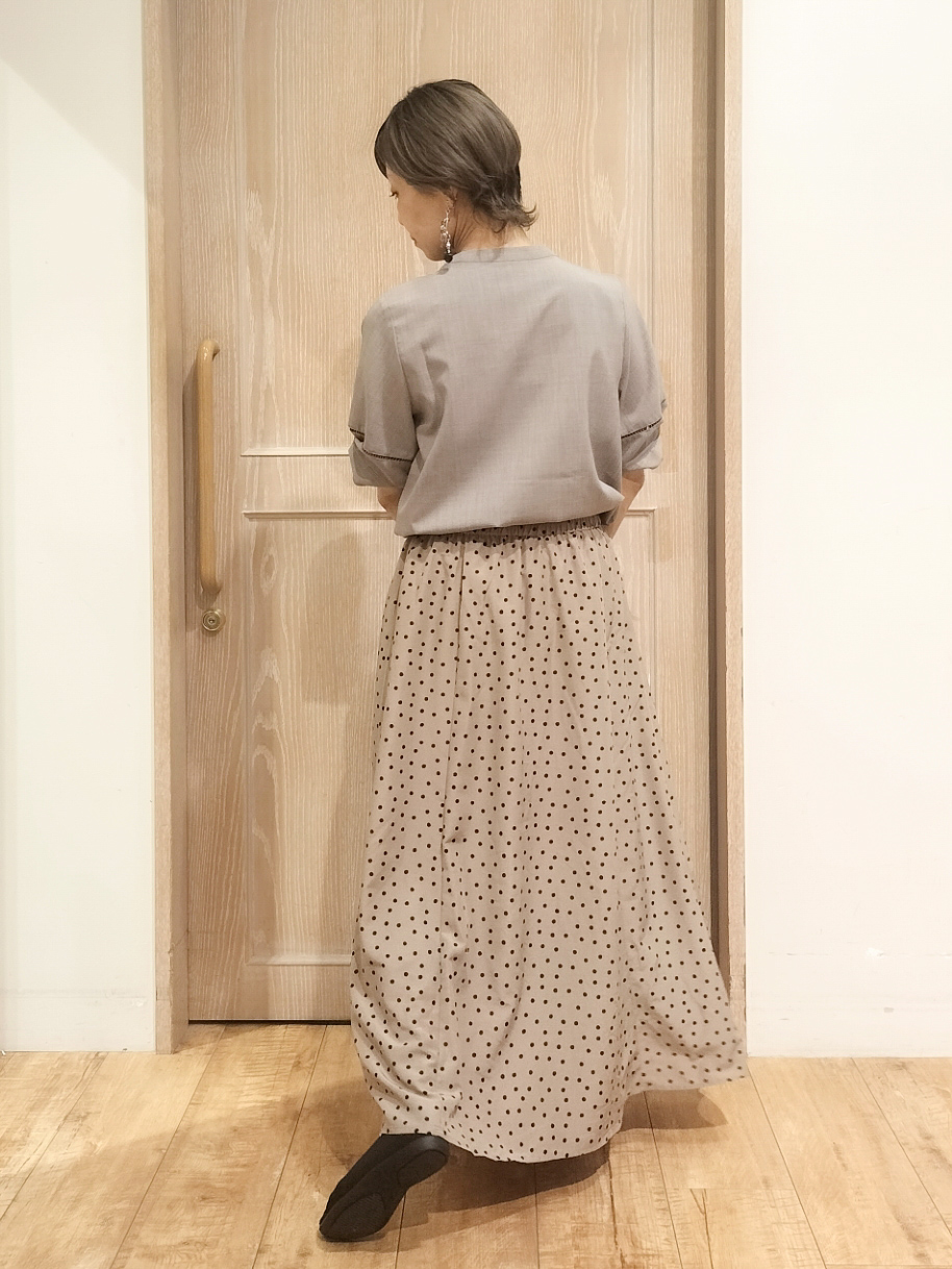 YUKIさんの「SHOO･LA･RUE｜【洗濯後しわになりにくい／インせずきまる】麻調ハシゴレーススキッパーブラウス」を使ったコーディネート