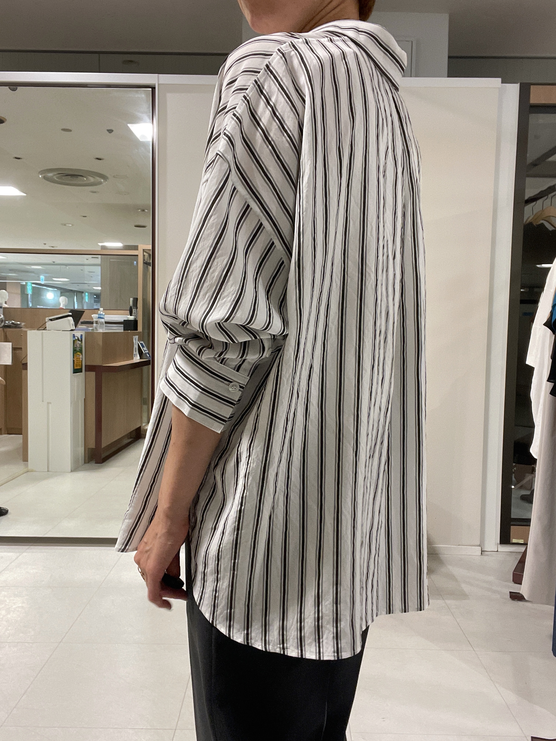 IWAMOさんの「UNTITLED｜ストライプシャツ」を使ったコーディネート