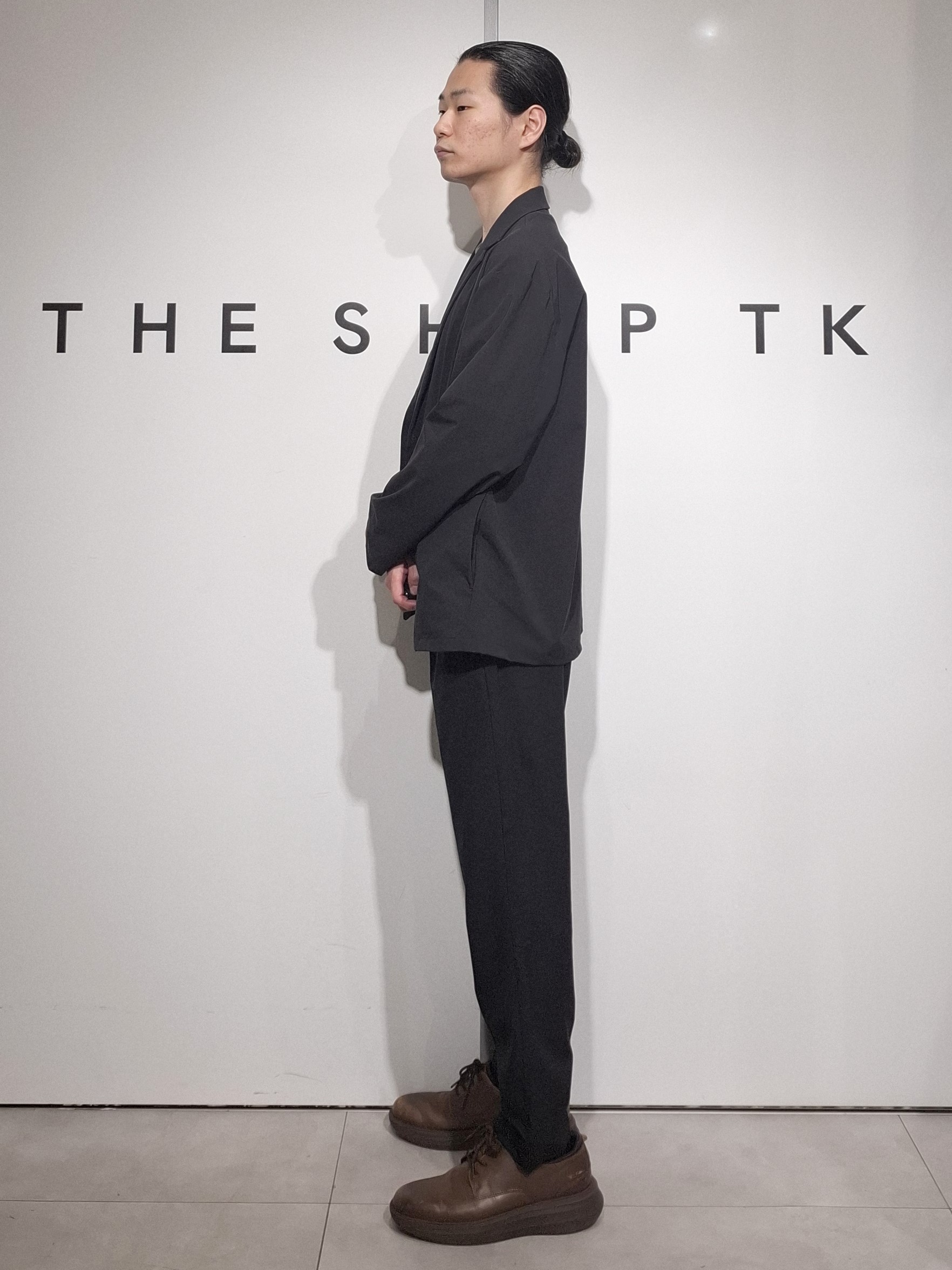 葵さんの「THE SHOP TK｜《KURO》コーデュラナイロン ジャケット セットアップ可／防シワ／撥水／ストレッチ」を使ったコーディネート