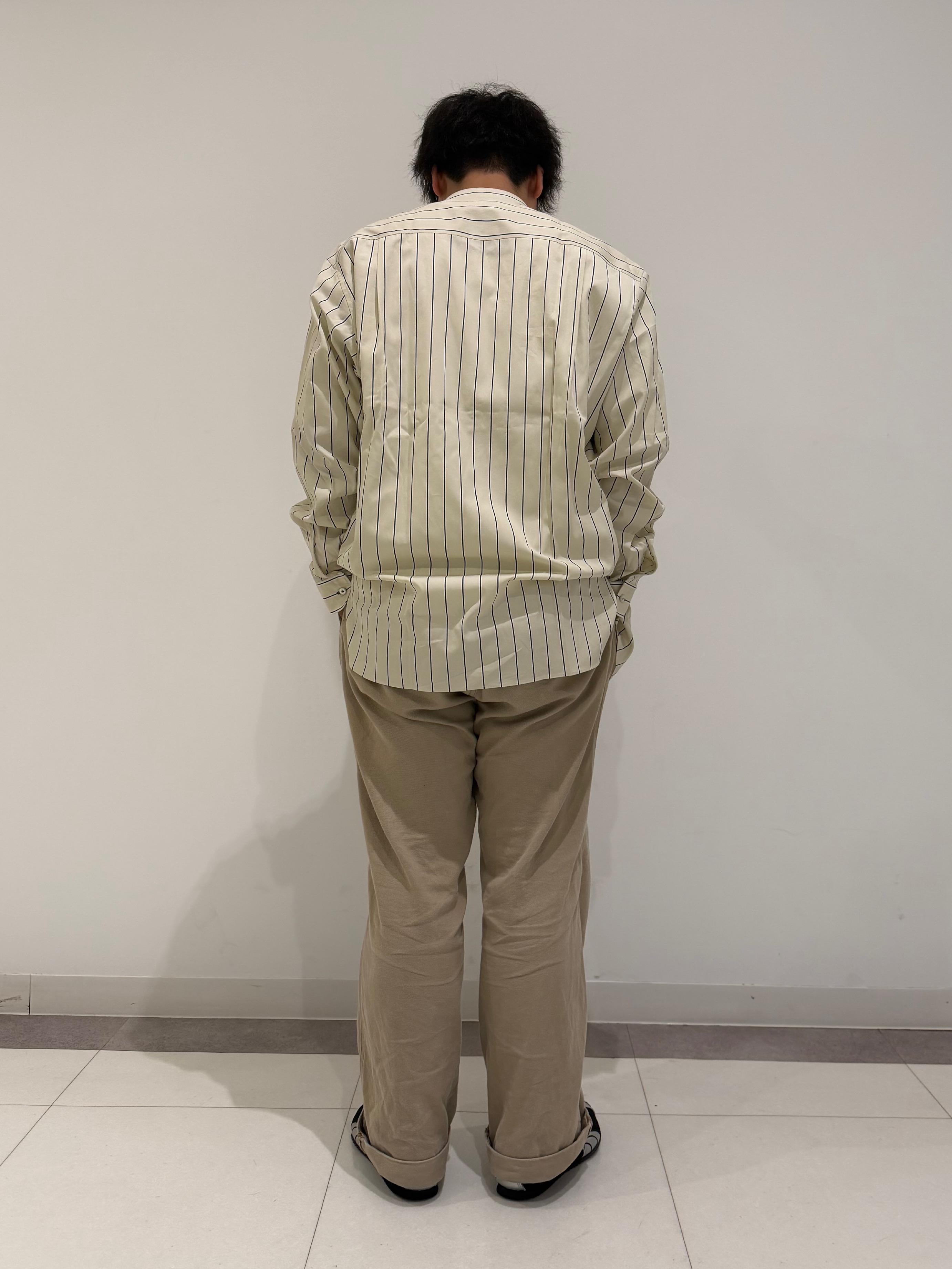 MATSUBARAさんの「DRESSTERIOR｜バンドカラー ストライプシャツ」を使ったコーディネート