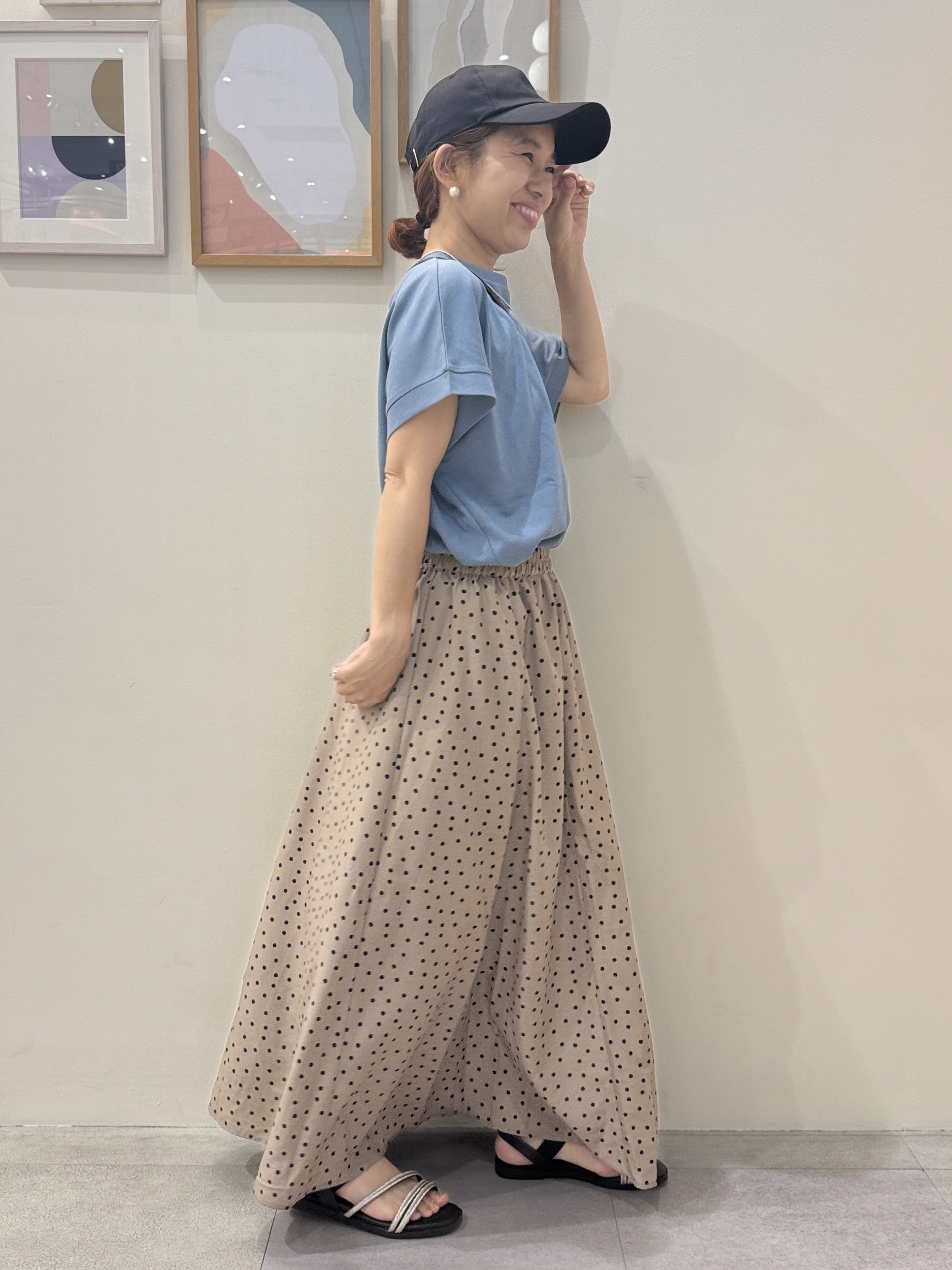 たけぴさんの「SHOO･LA･RUE｜【汗じみ防止/ひんやり/体型カバー】真夏の味方。 汗じみが気になりにくい 大人の刺繍ロゴTシャツ」を使ったコーディネート