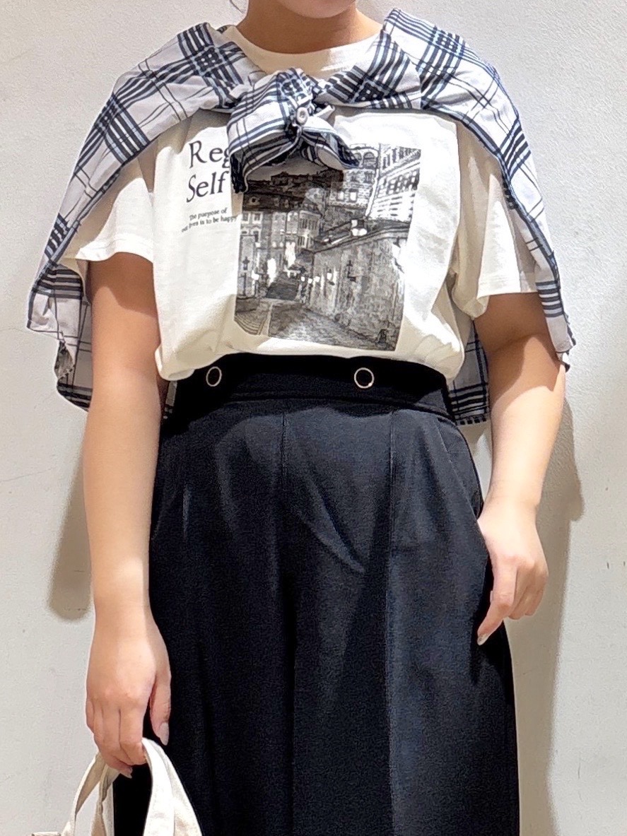 るねさんの「SHOO･LA･RUE｜【洗濯機可/体型カバー】程よい透け感の ゆるシア―シャツパーカ」を使ったコーディネート