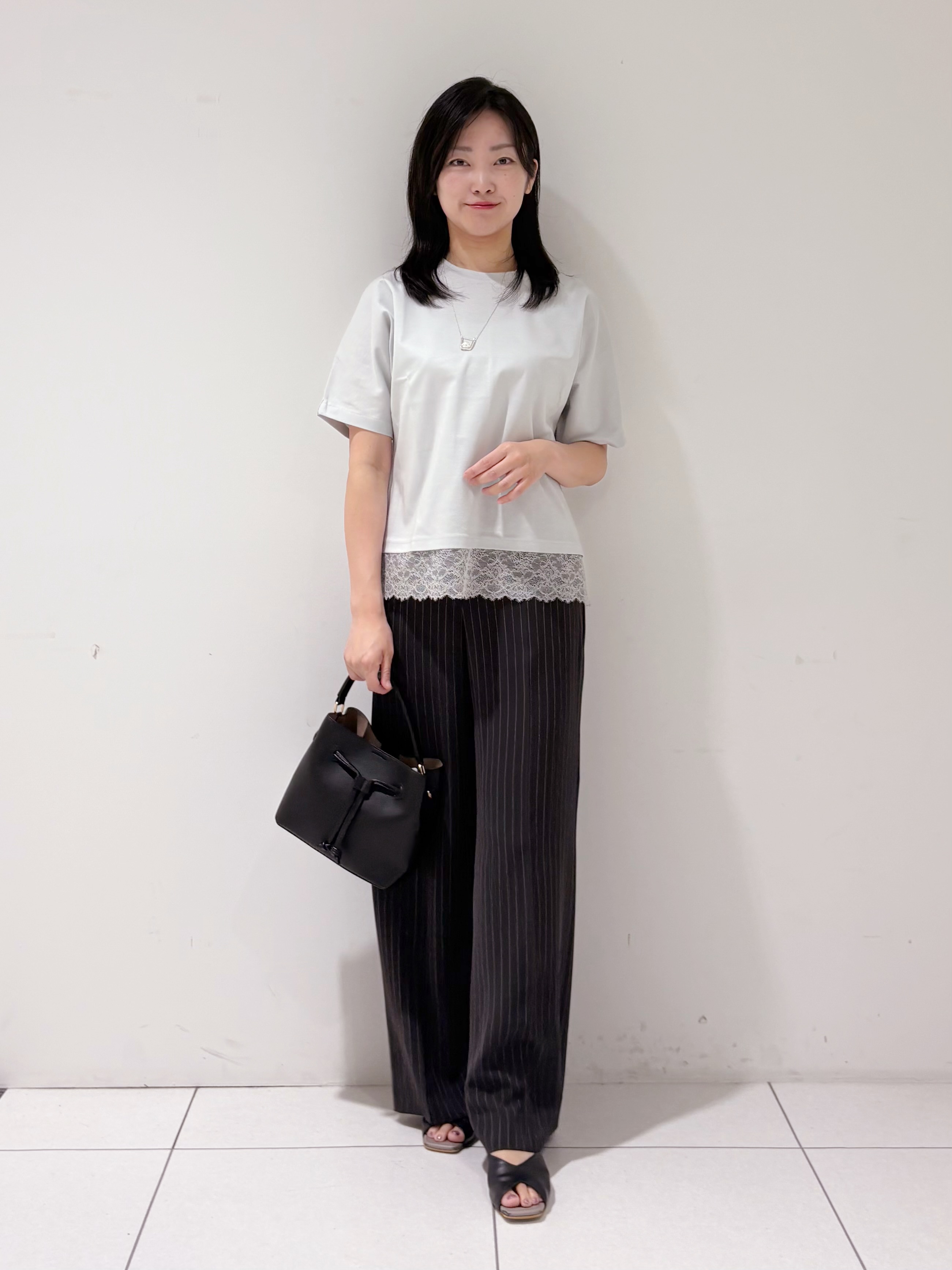 momokoさんの「INDIVI｜【汗ジミ防止／接触冷感】裾レースドルマンTシャツ」を使ったコーディネート