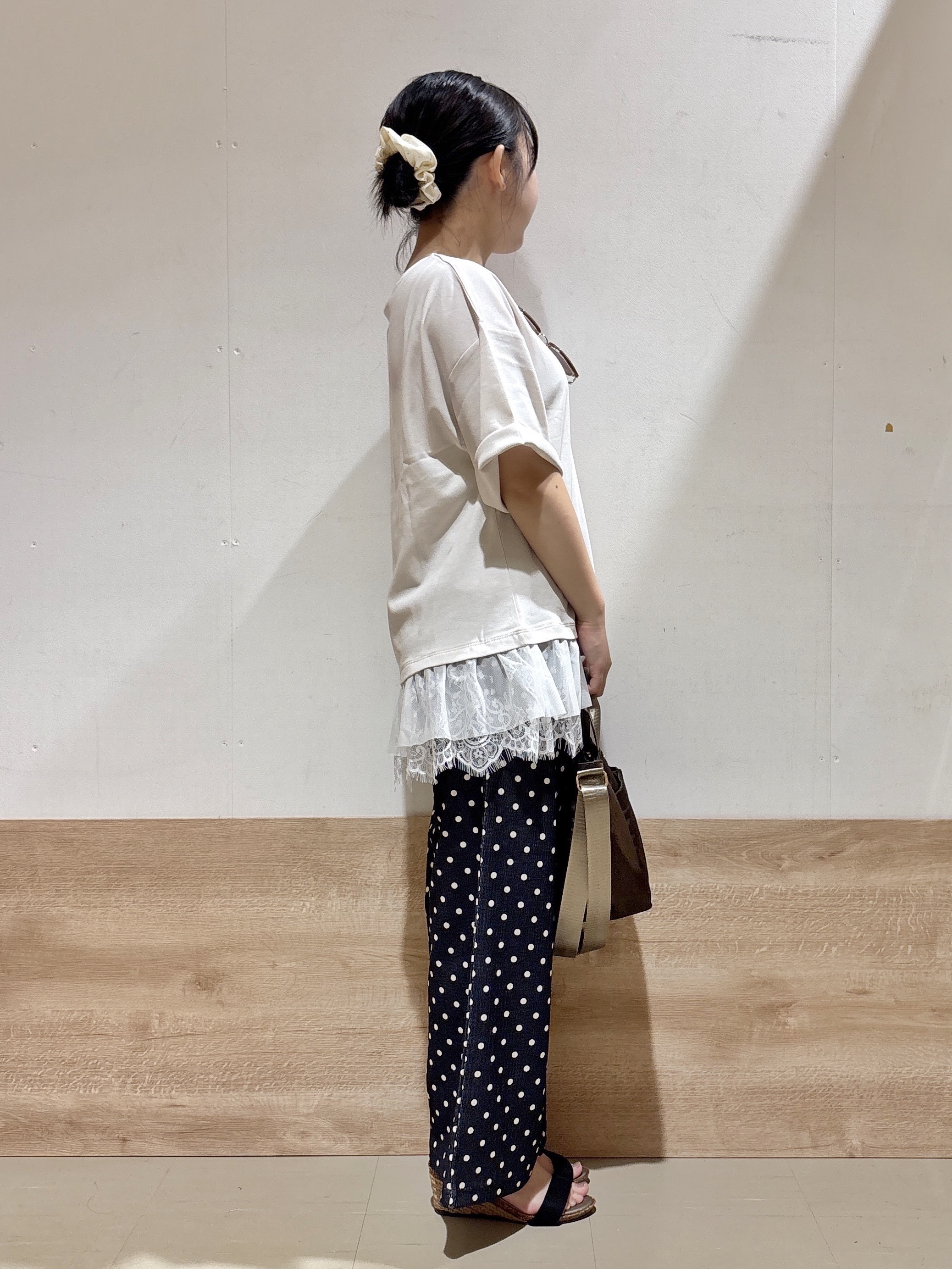 るねさんの「SHOO･LA･RUE｜【ひんやり/UV/抗菌防臭/S-LL】1枚でサマ見え 裾レースTシャツ」を使ったコーディネート