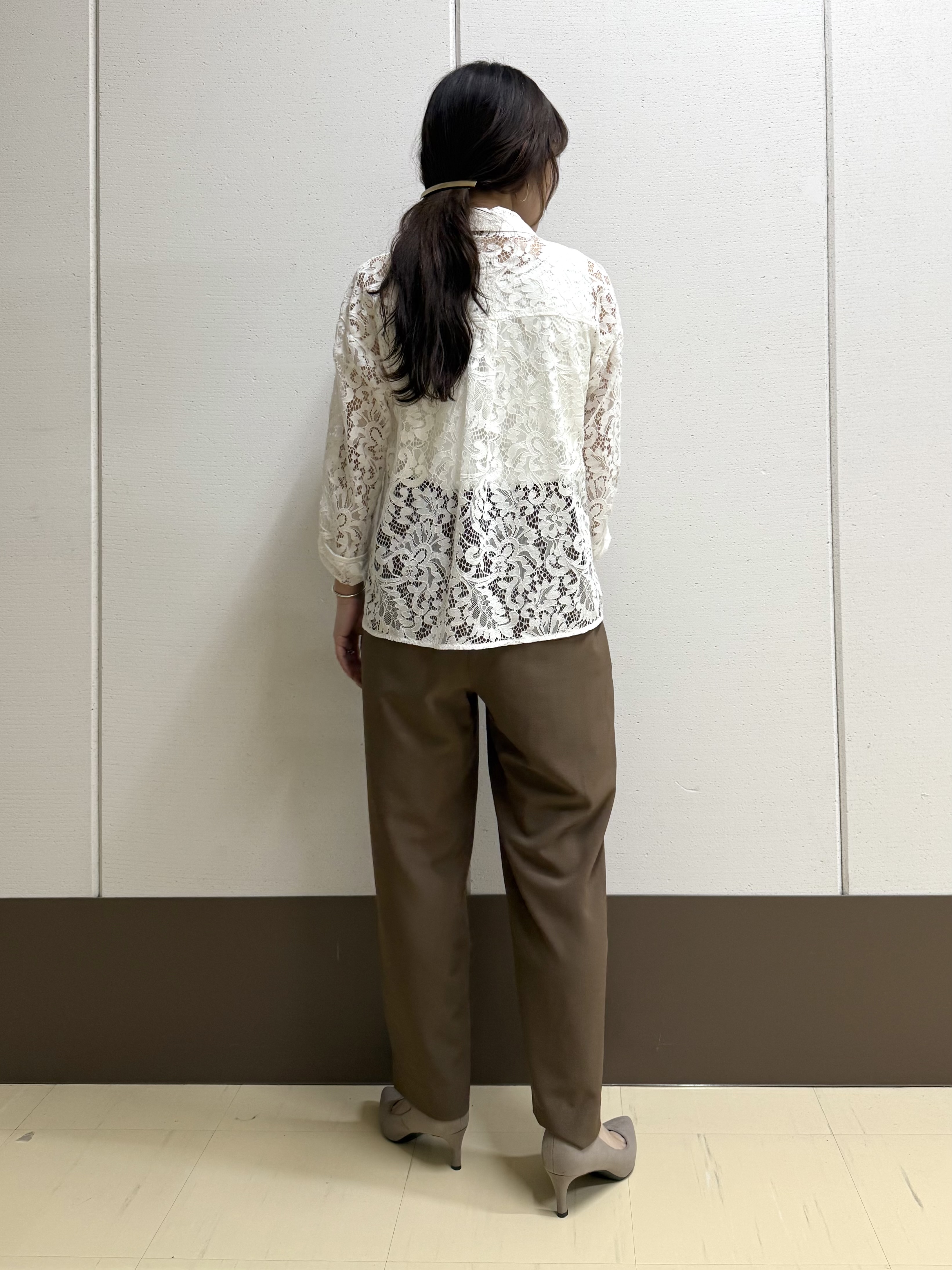 mamiさんの「INDIVI｜【洗える／トレンド】大人レースシャツ」を使ったコーディネート