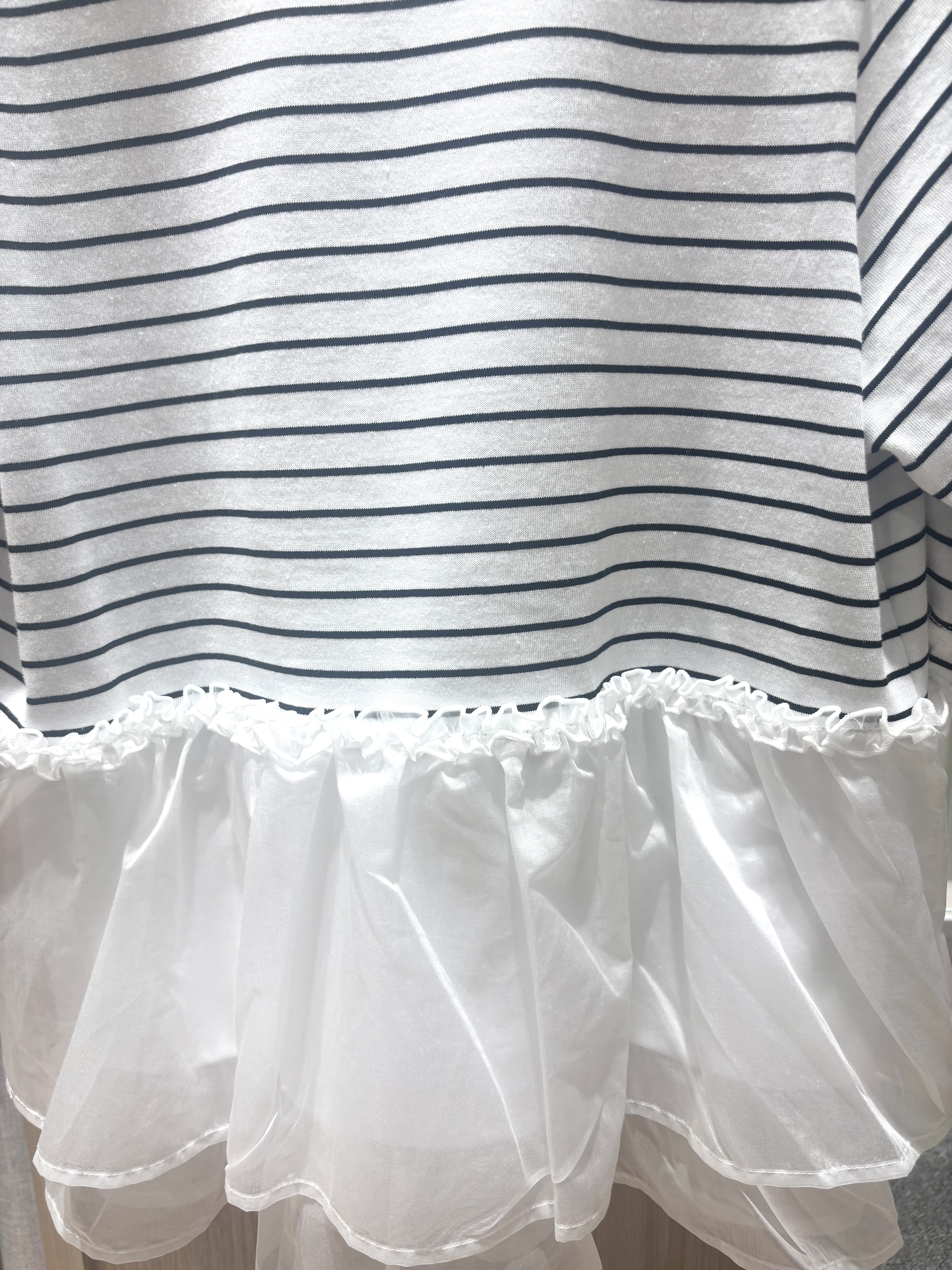 ❤︎ 𝐦𝐢𝐨 ❤︎さんの「grove｜【体型カバー】INせず決まる、ウエストシアーフリルTシャツ」を使ったコーディネート