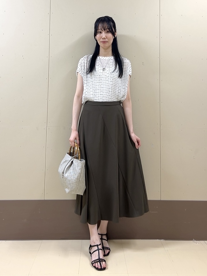 sechiさんの「UNTITLED｜【1枚で着映える】ドットジャガードブラウス」を使ったコーディネート