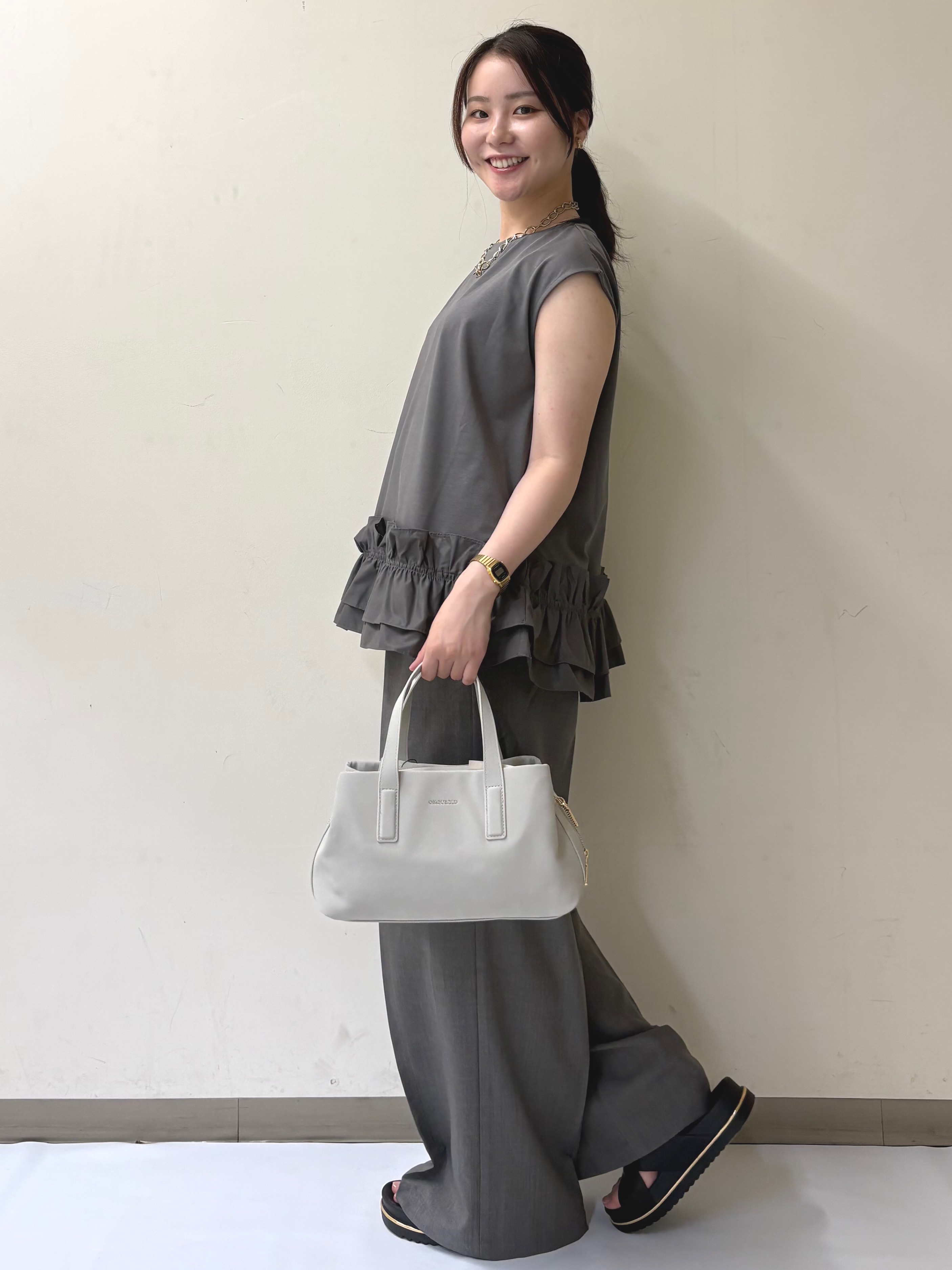 幕田里咲さんの「OPAQUE.CLIP｜裾フリルドッキングカットソー【洗濯機OK】」を使ったコーディネート