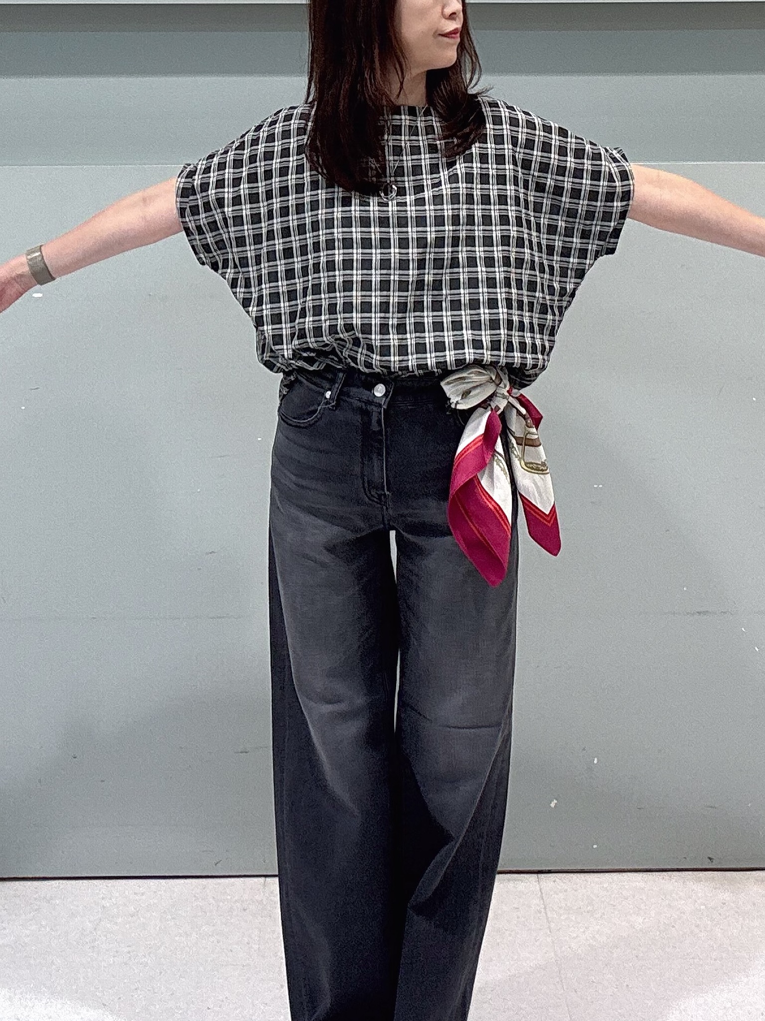 makiさんの「UNTITLED｜シアーチェックブラウス」を使ったコーディネート