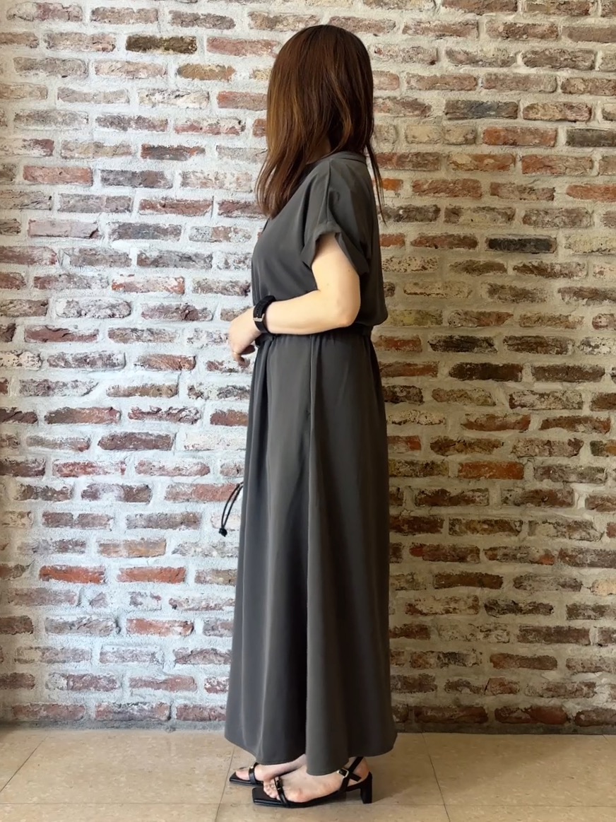 tokiさんの「THE SHOP TK｜【M-XL/ひんやり/遮熱】やみつきになる とろみスキッパーワンピース」を使ったコーディネート