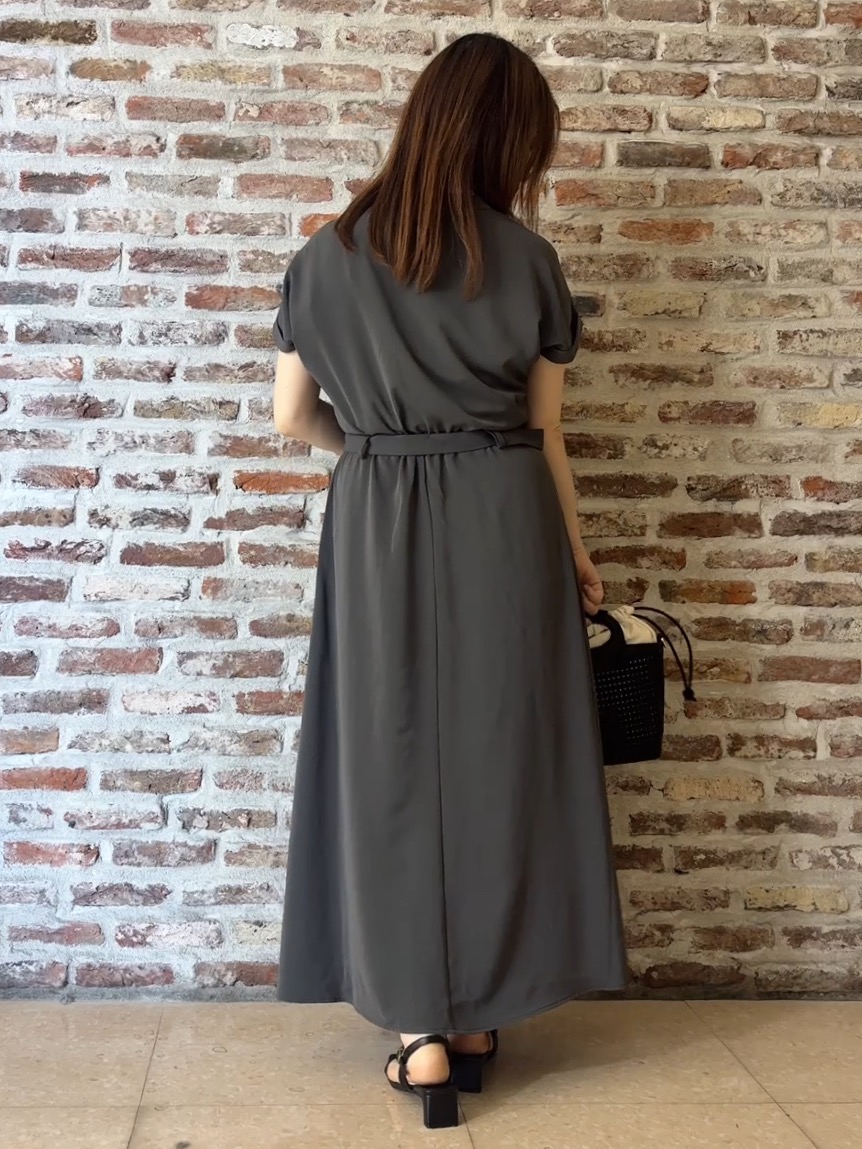 tokiさんの「THE SHOP TK｜【M-XL/ひんやり/遮熱】やみつきになる とろみスキッパーワンピース」を使ったコーディネート