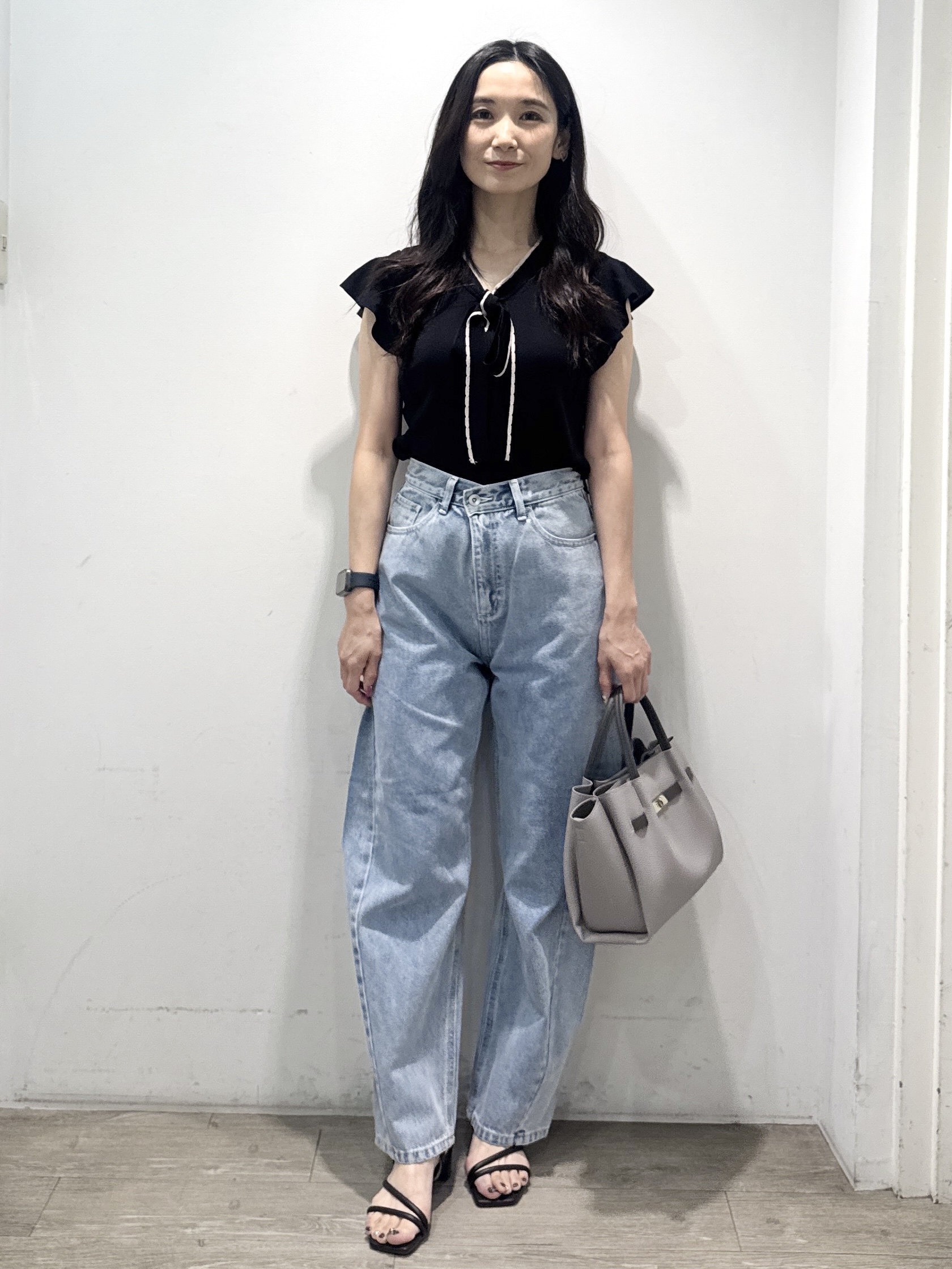 yuicciさんの「OPAQUE.CLIP｜【UVケア／接触冷感】バイカラーボウタイフリルトップス《洗濯機OK》」を使ったコーディネート